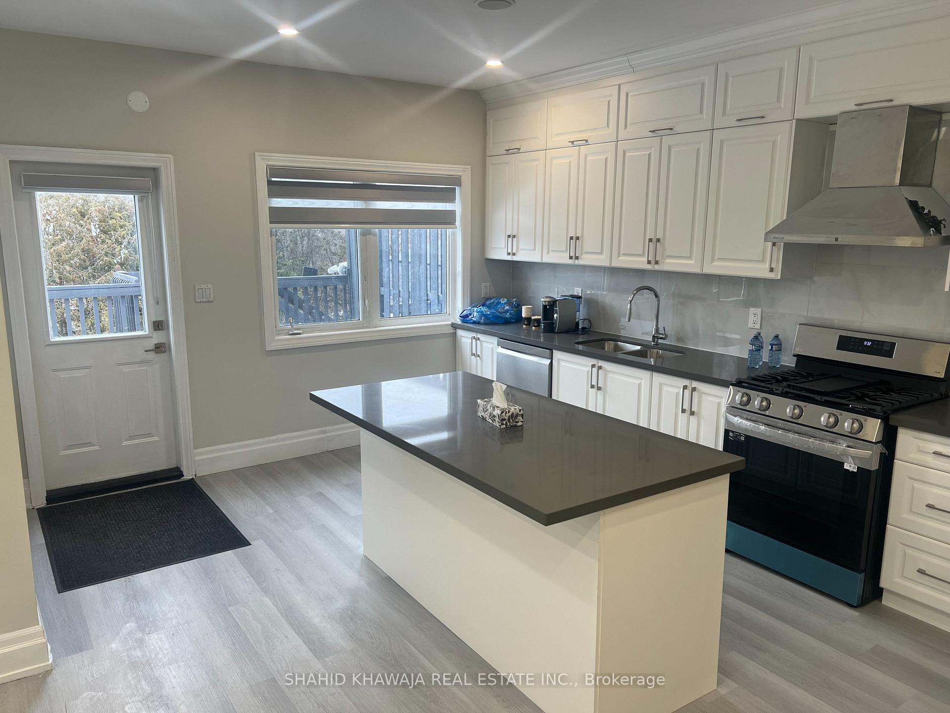 370 Queen Street S C