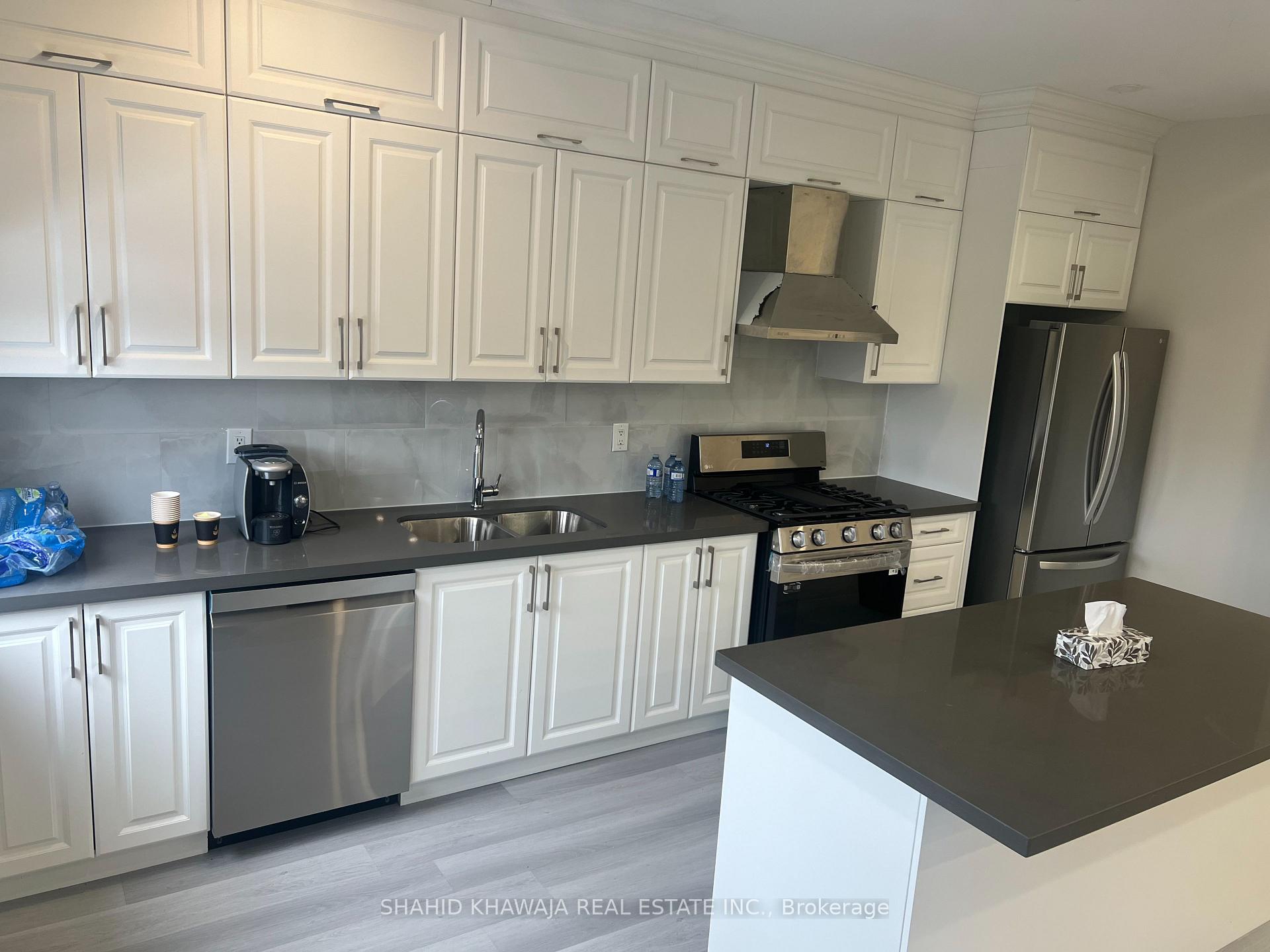 370 Queen Street S C