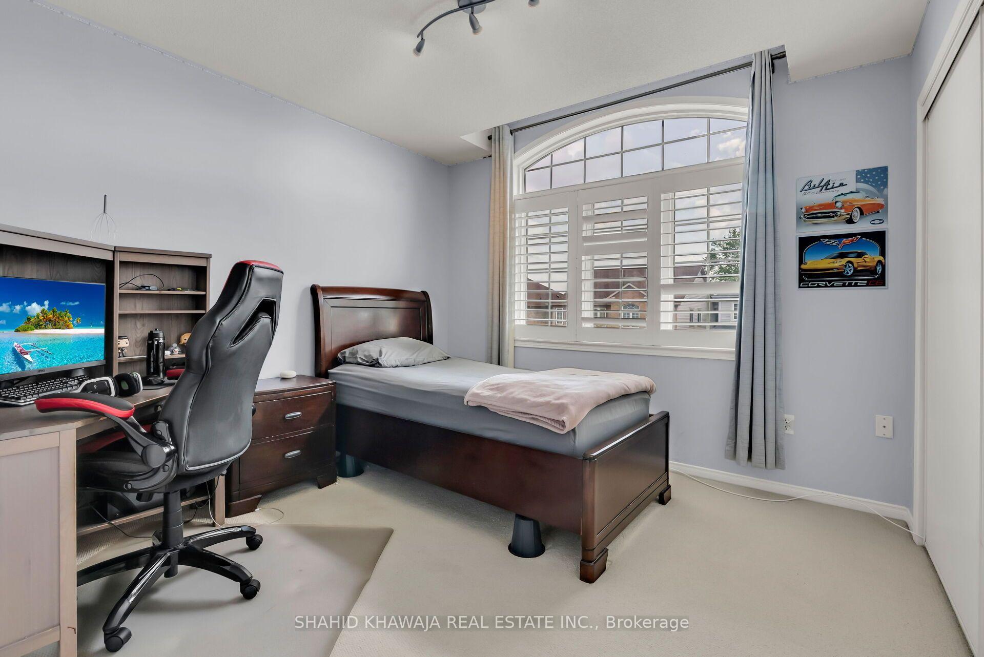 1078 Easterbrook Crescent