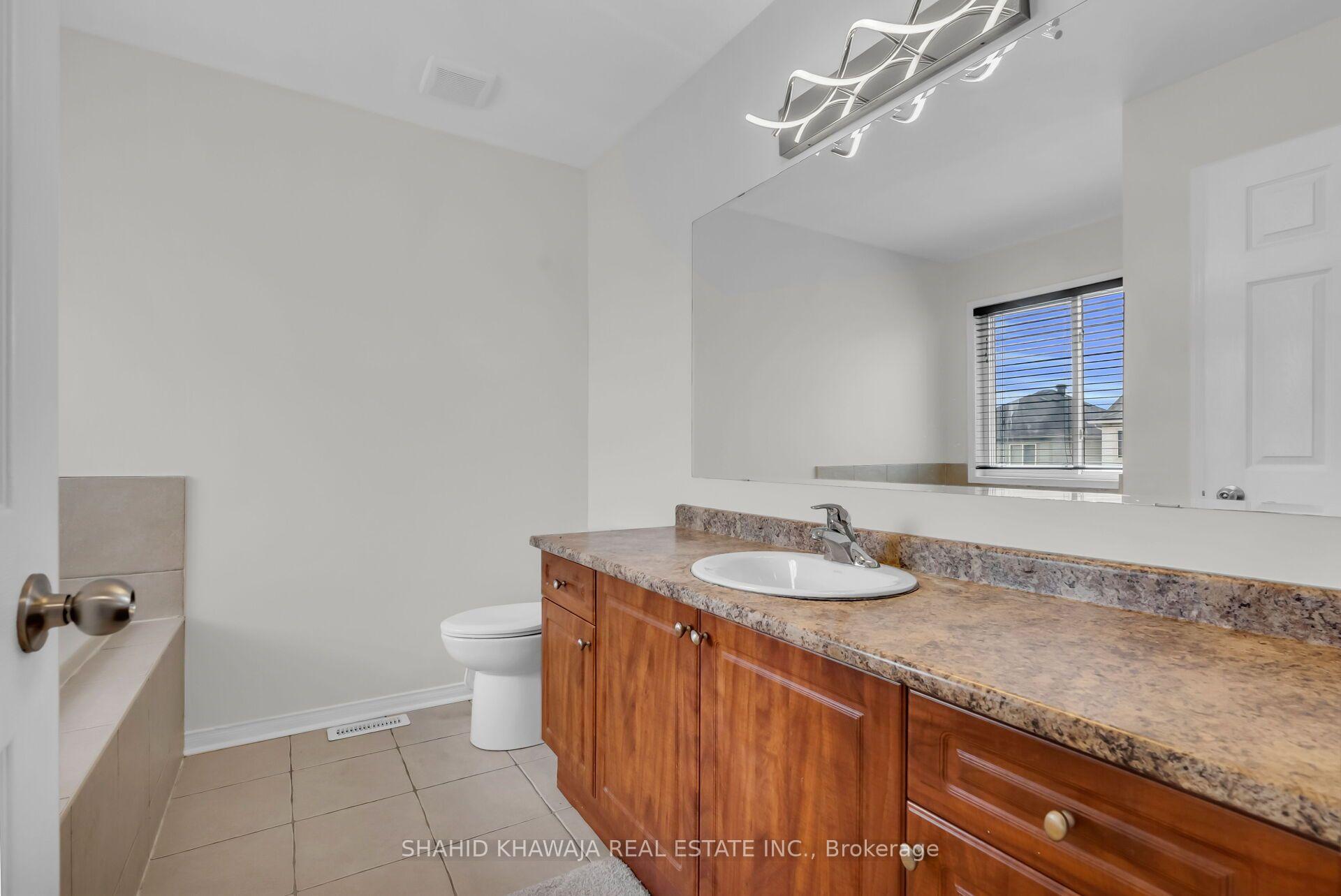 1078 Easterbrook Crescent