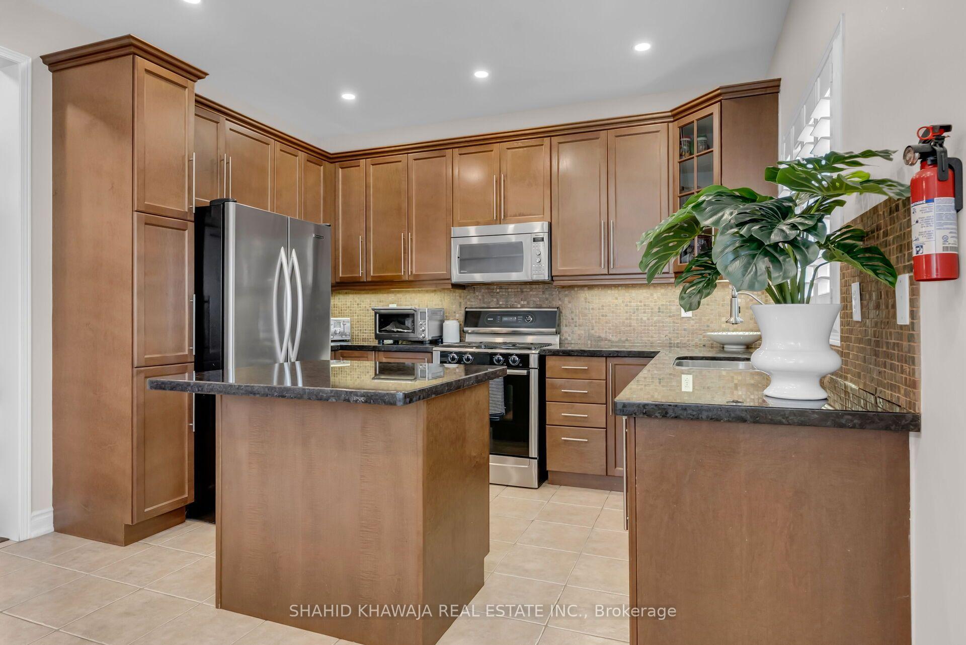 1078 Easterbrook Crescent