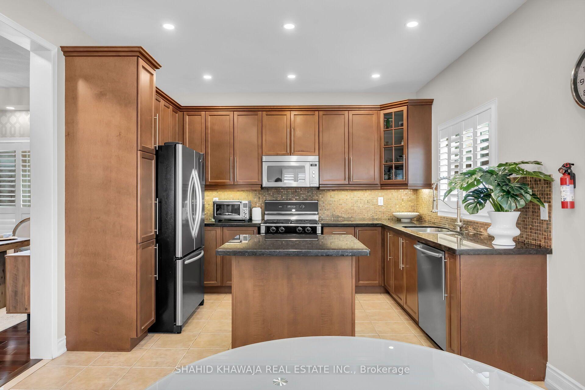 1078 Easterbrook Crescent