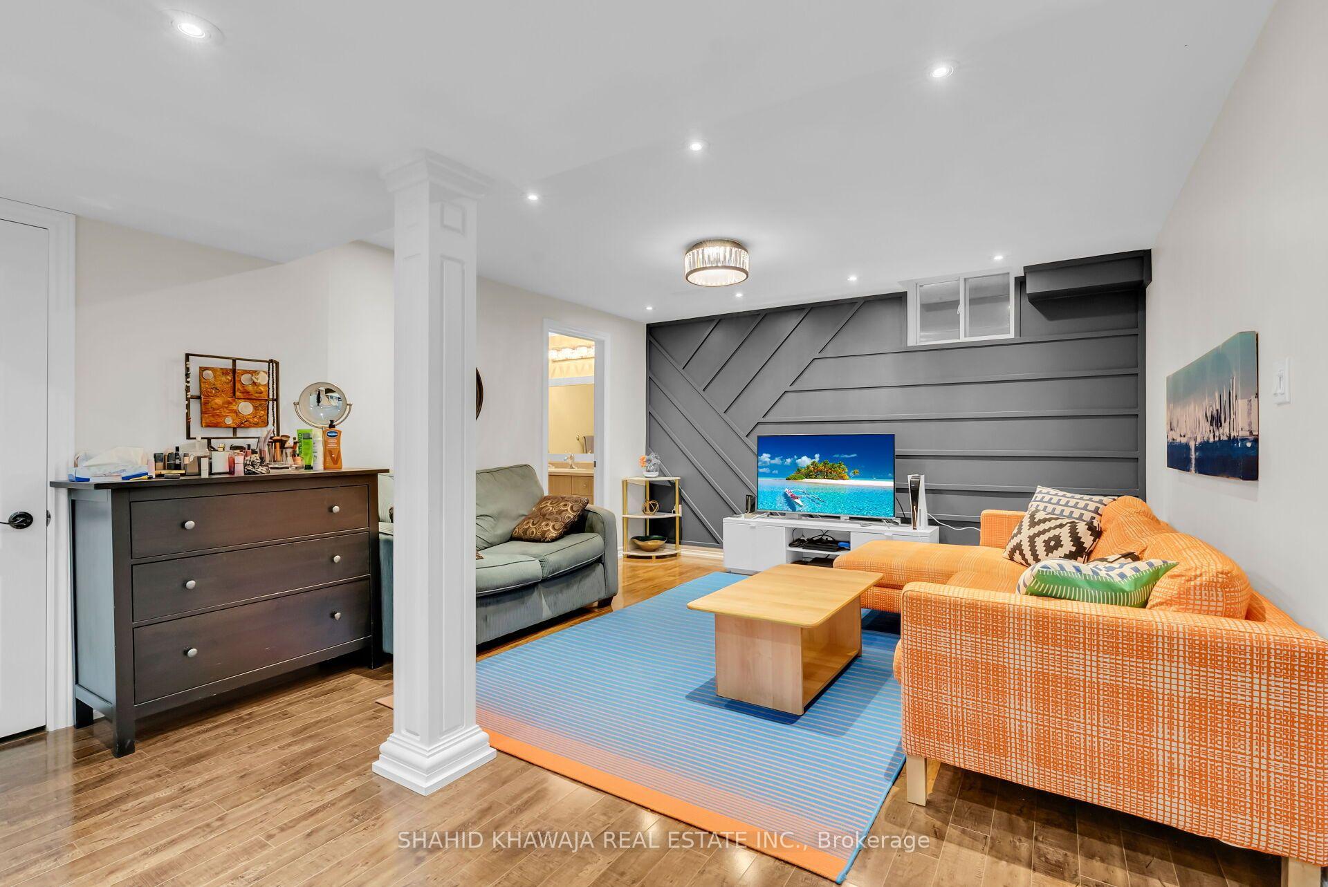 1078 Easterbrook Crescent