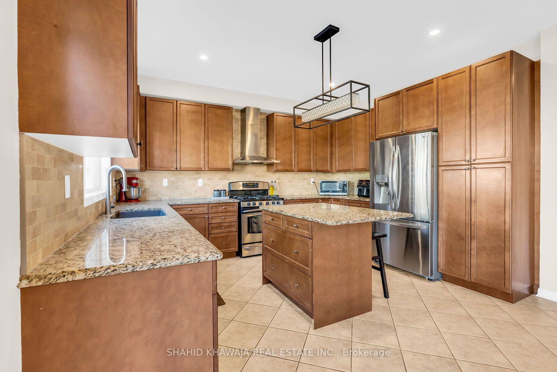 1493 Marshall Crescent