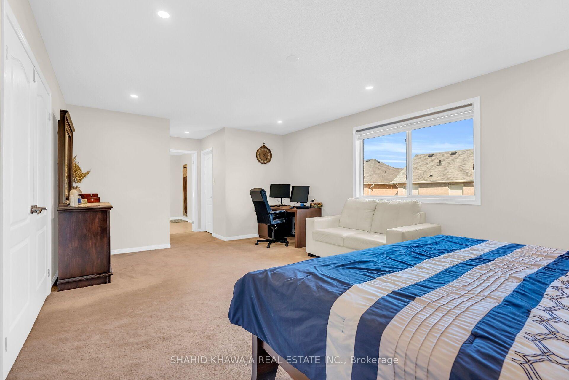 1493 Marshall Crescent