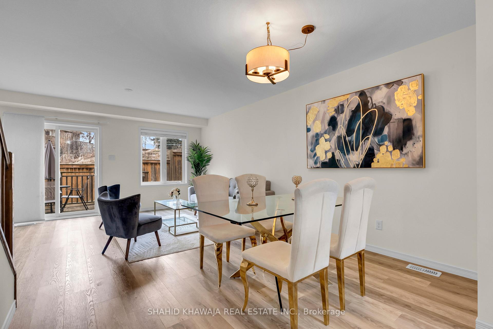 350 Dundas Street S 29