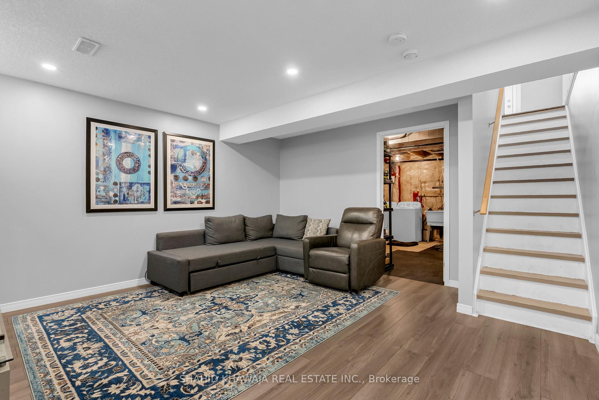 350 Dundas Street S 29