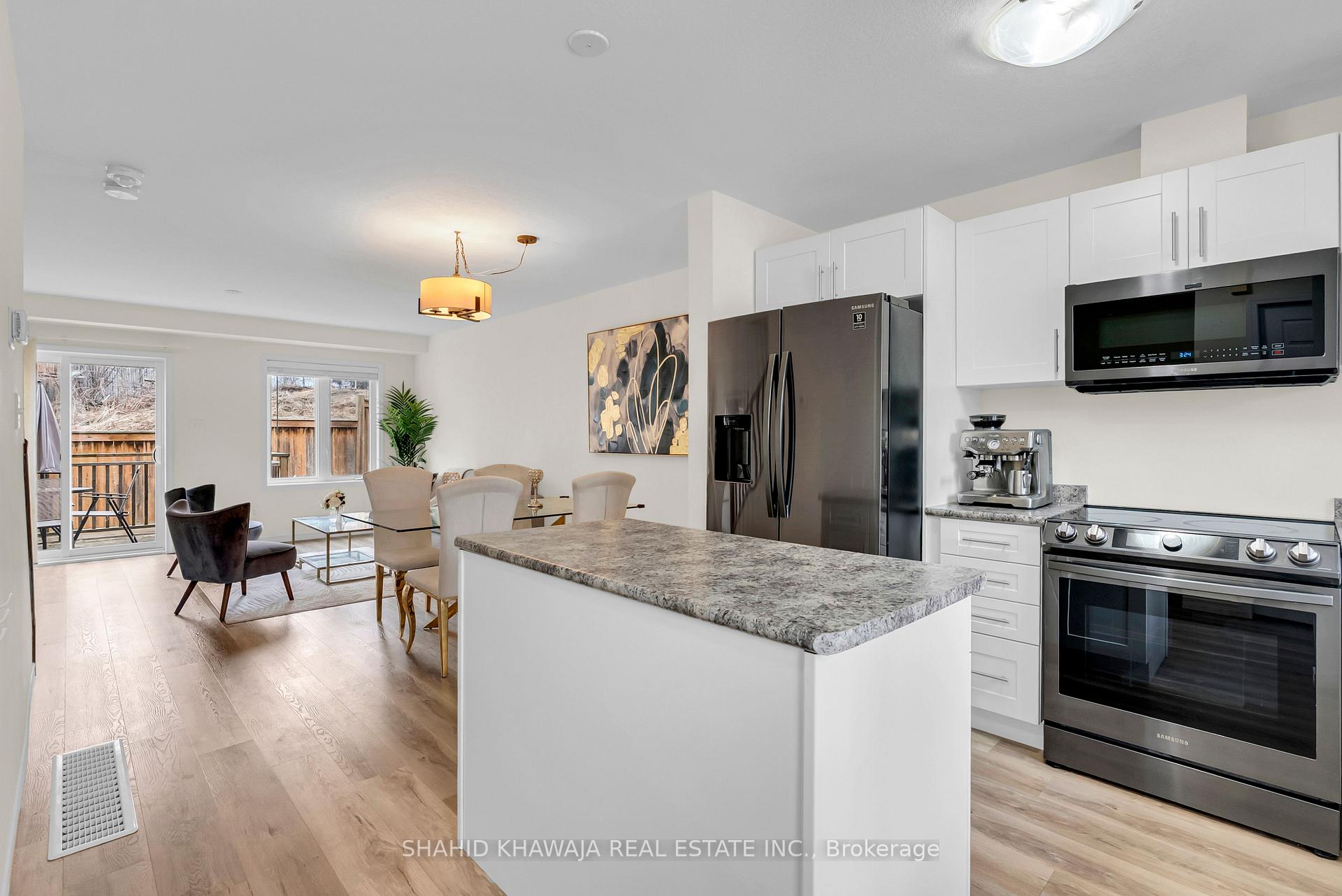 350 Dundas Street S 29