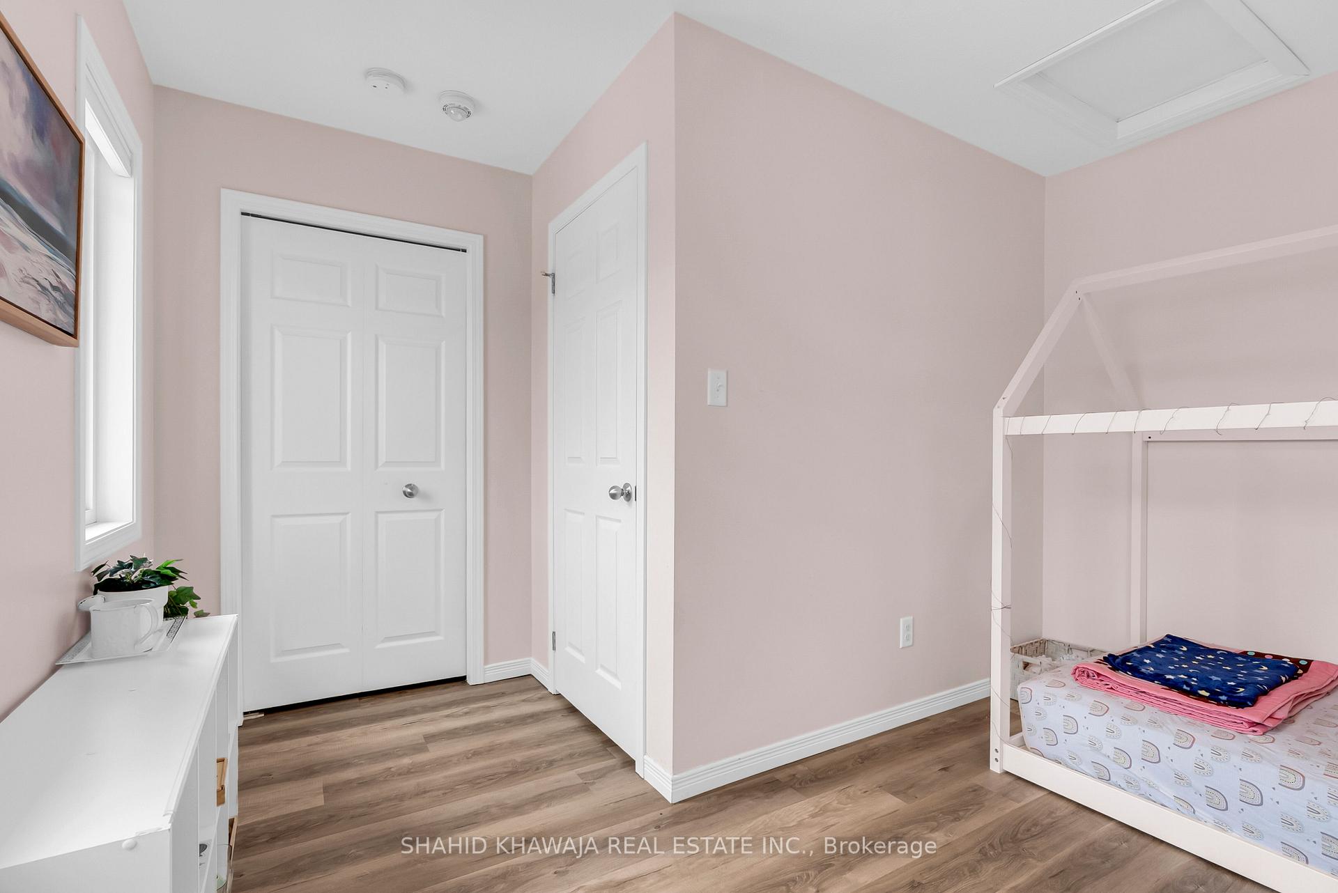 350 Dundas Street S 29