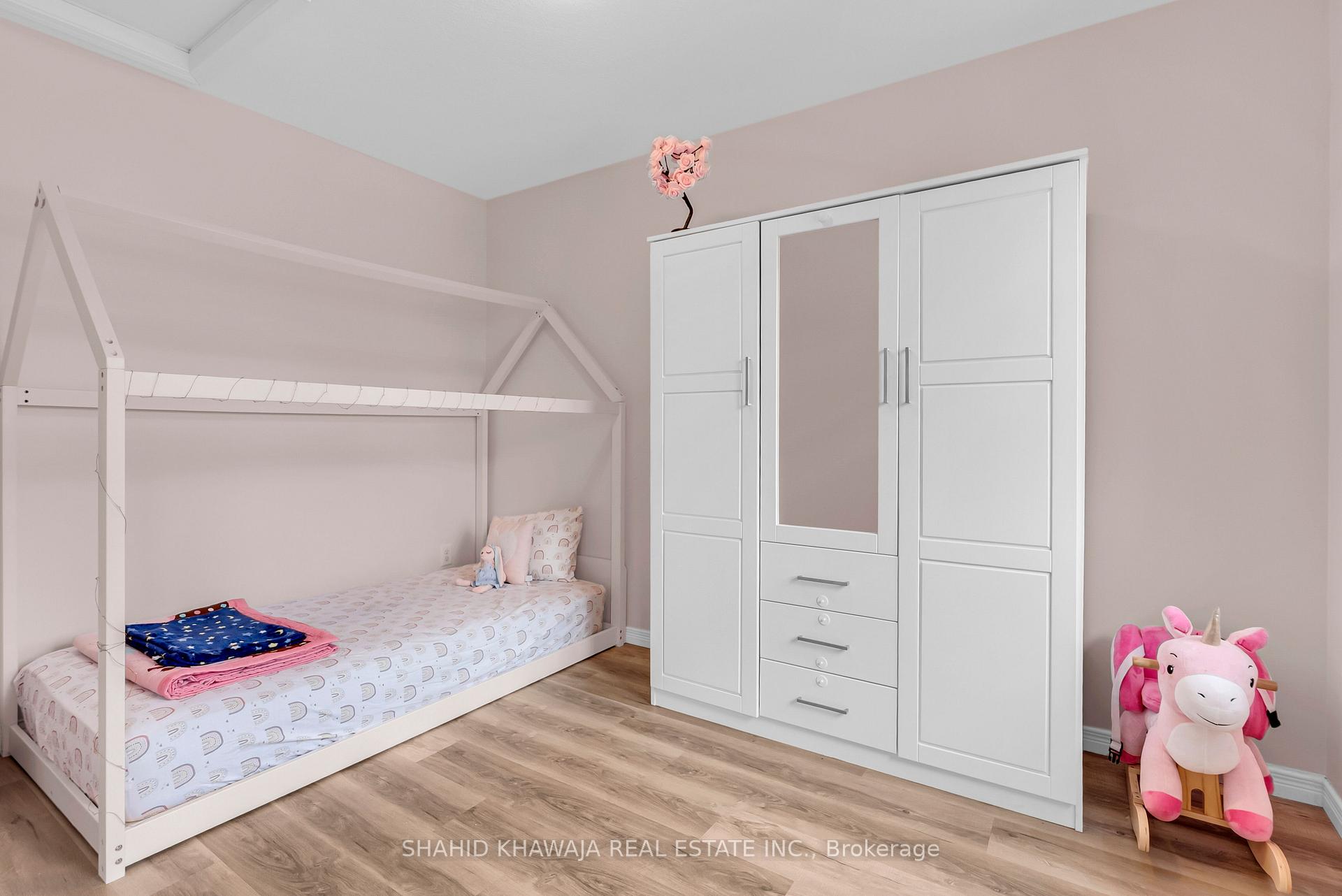 350 Dundas Street S 29