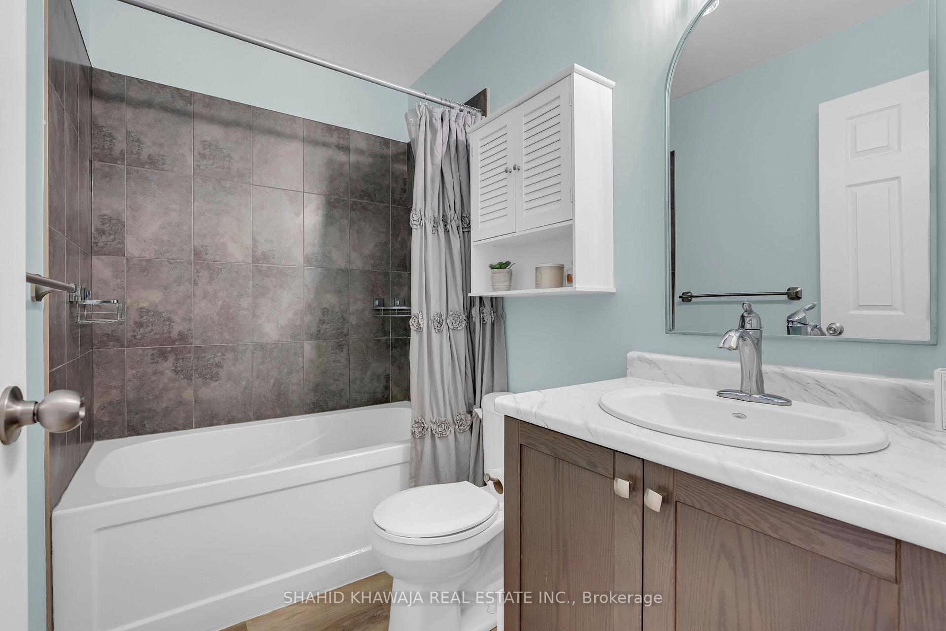 350 Dundas Street S 29