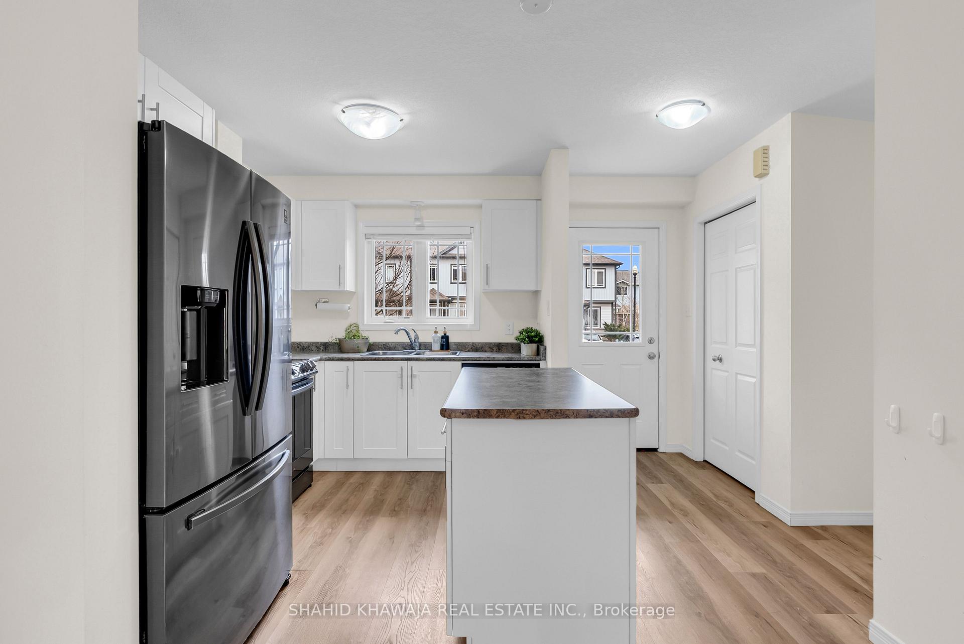 350 Dundas Street S 29