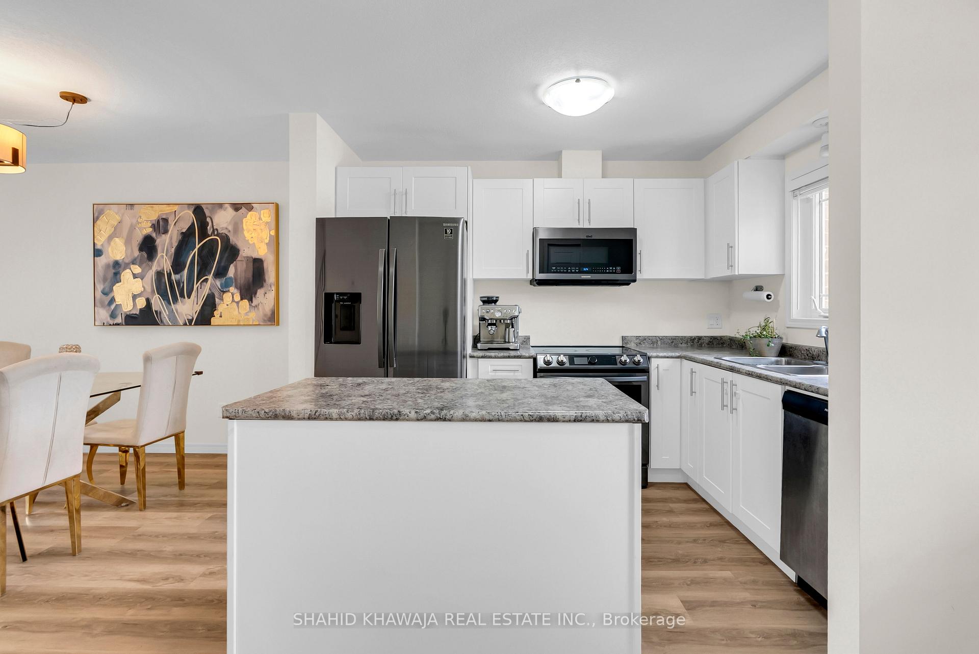 350 Dundas Street S 29