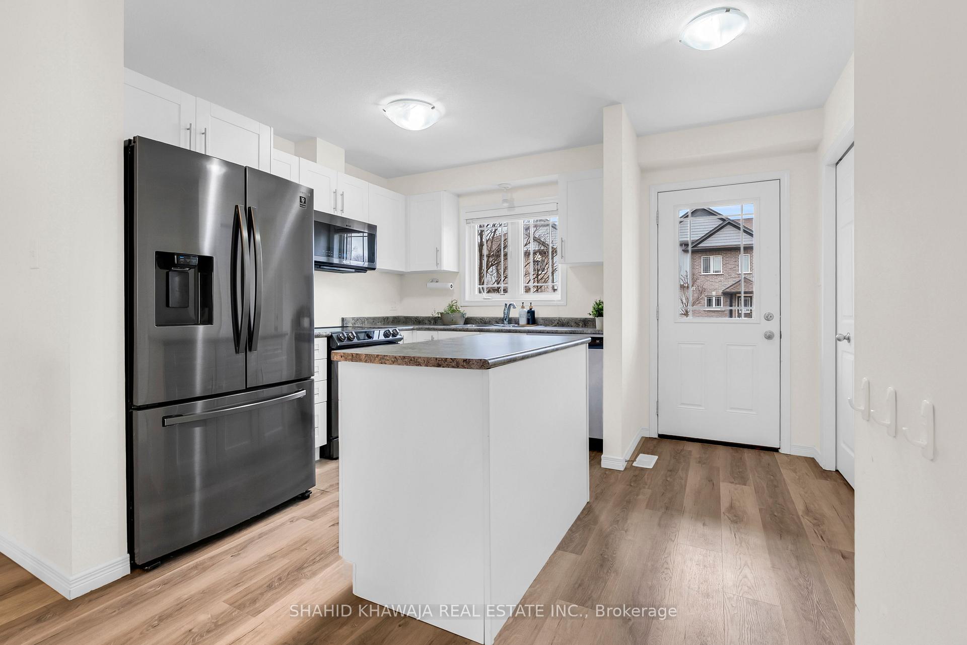 350 Dundas Street S 29