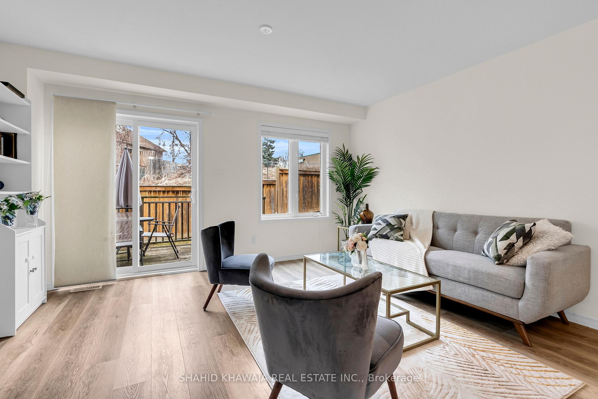 350 Dundas Street S 29