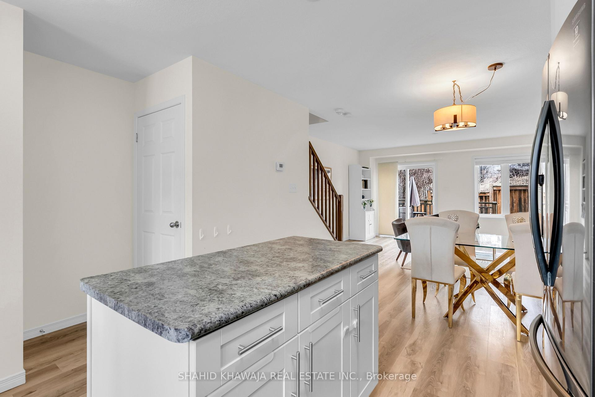 350 Dundas Street S 29