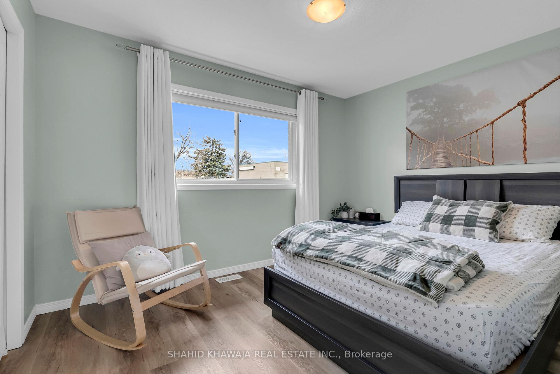 350 Dundas Street S 29