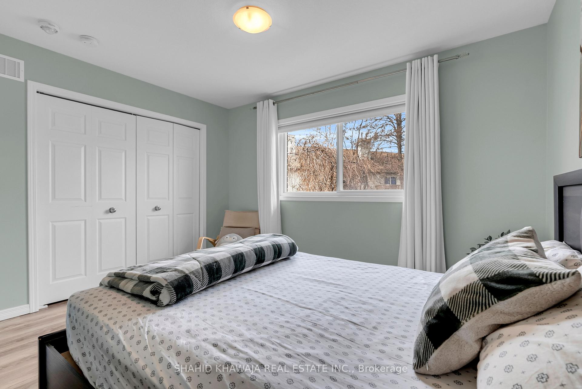 350 Dundas Street S 29