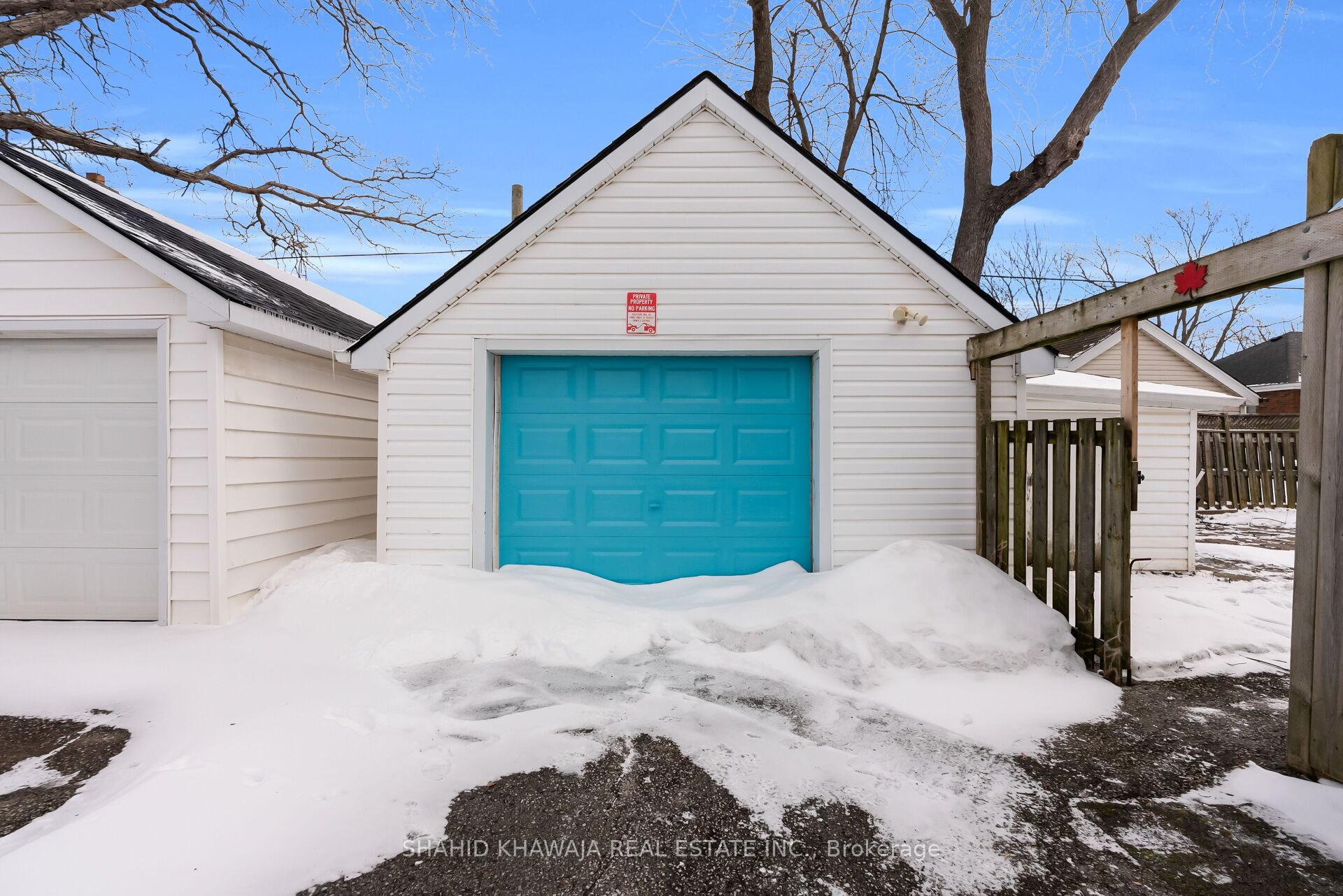22 Lyons Avenue