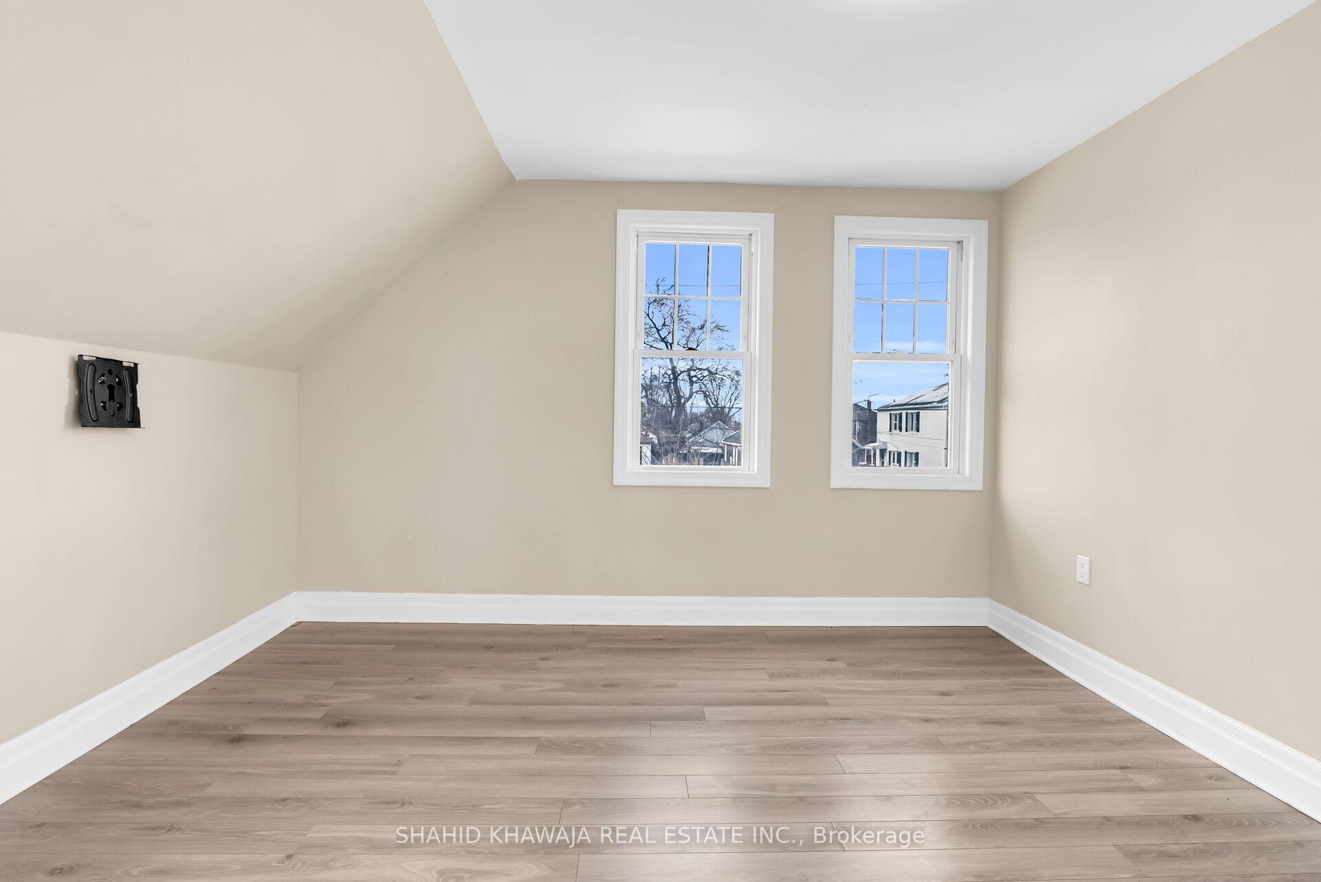 22 Lyons Avenue
