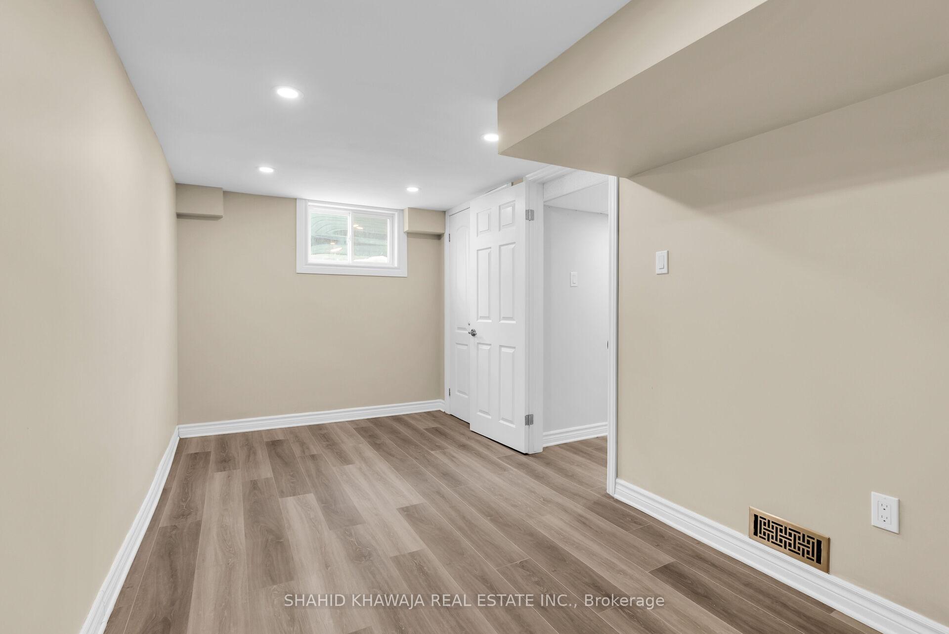 22 Lyons Avenue