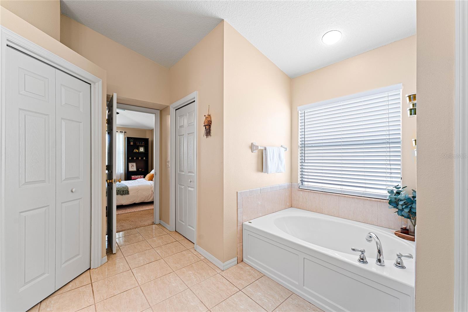 1700 LEYBOURNE LOOP LOOP