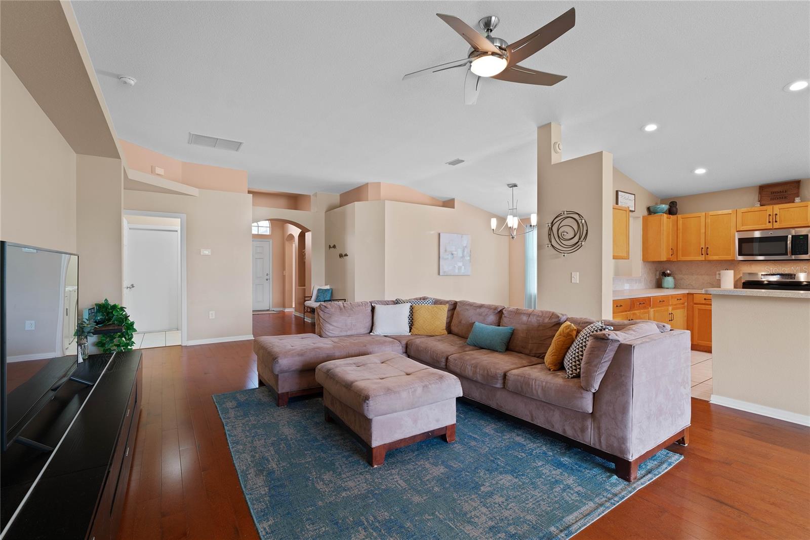 1700 LEYBOURNE LOOP LOOP