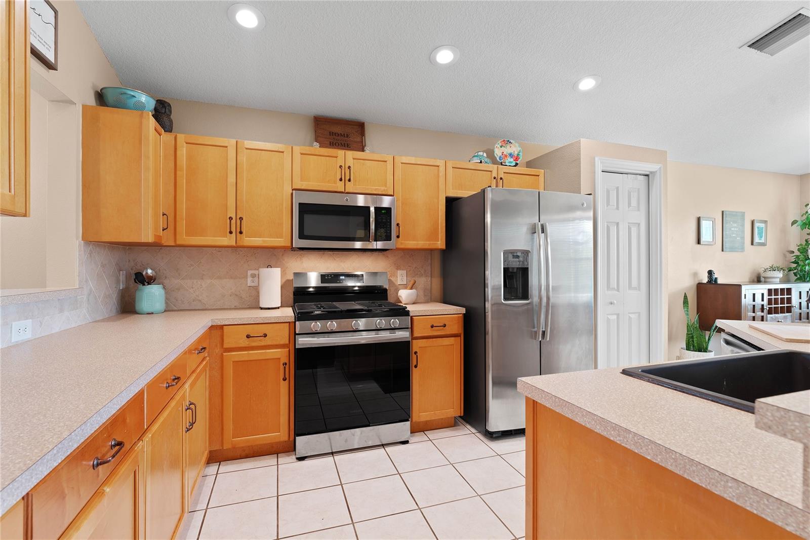 1700 LEYBOURNE LOOP LOOP