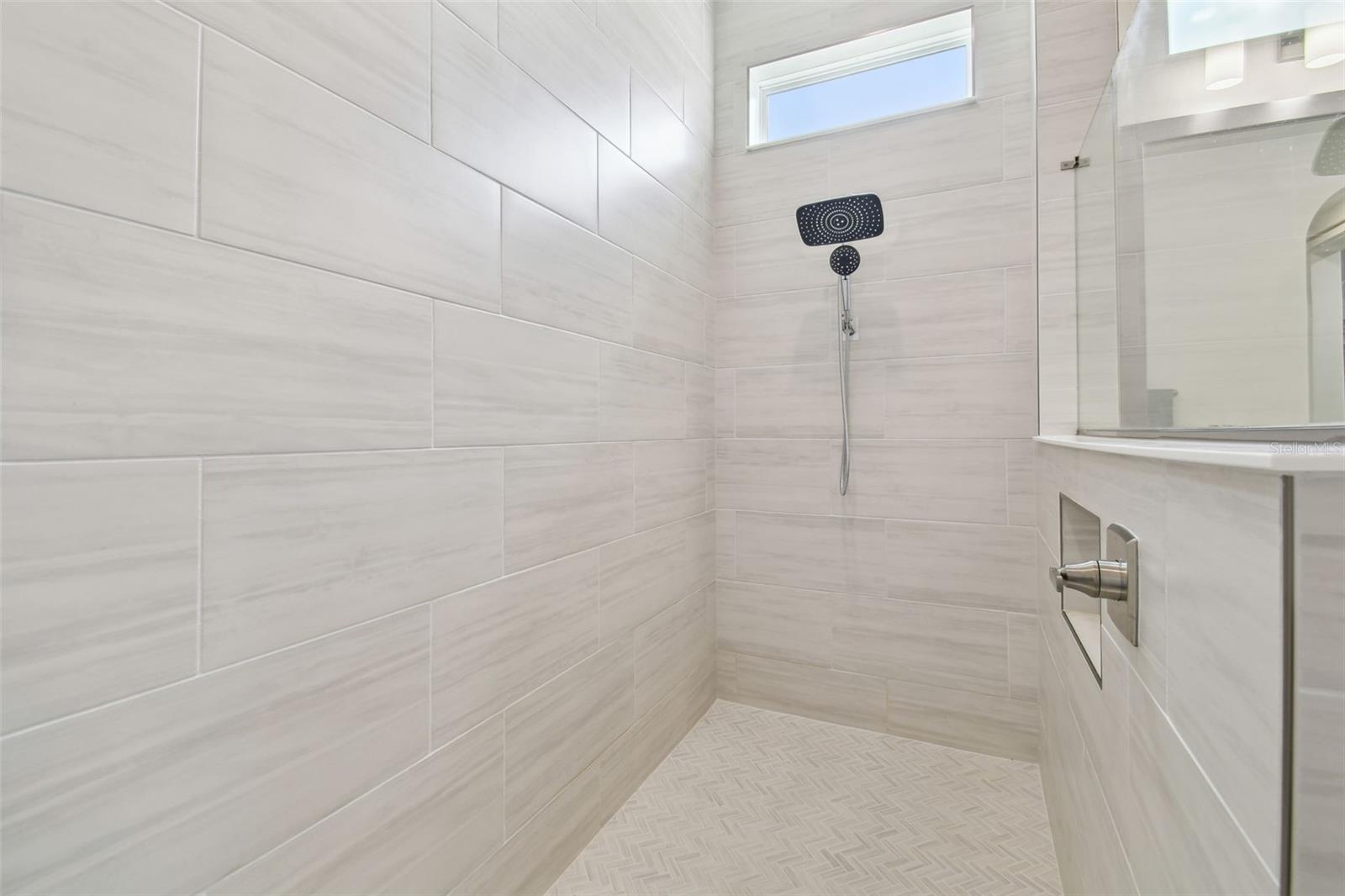 6107 NIKKI LANE LN