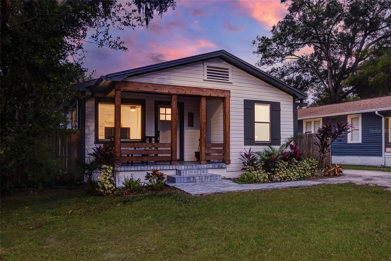 1221 E IDA ST
