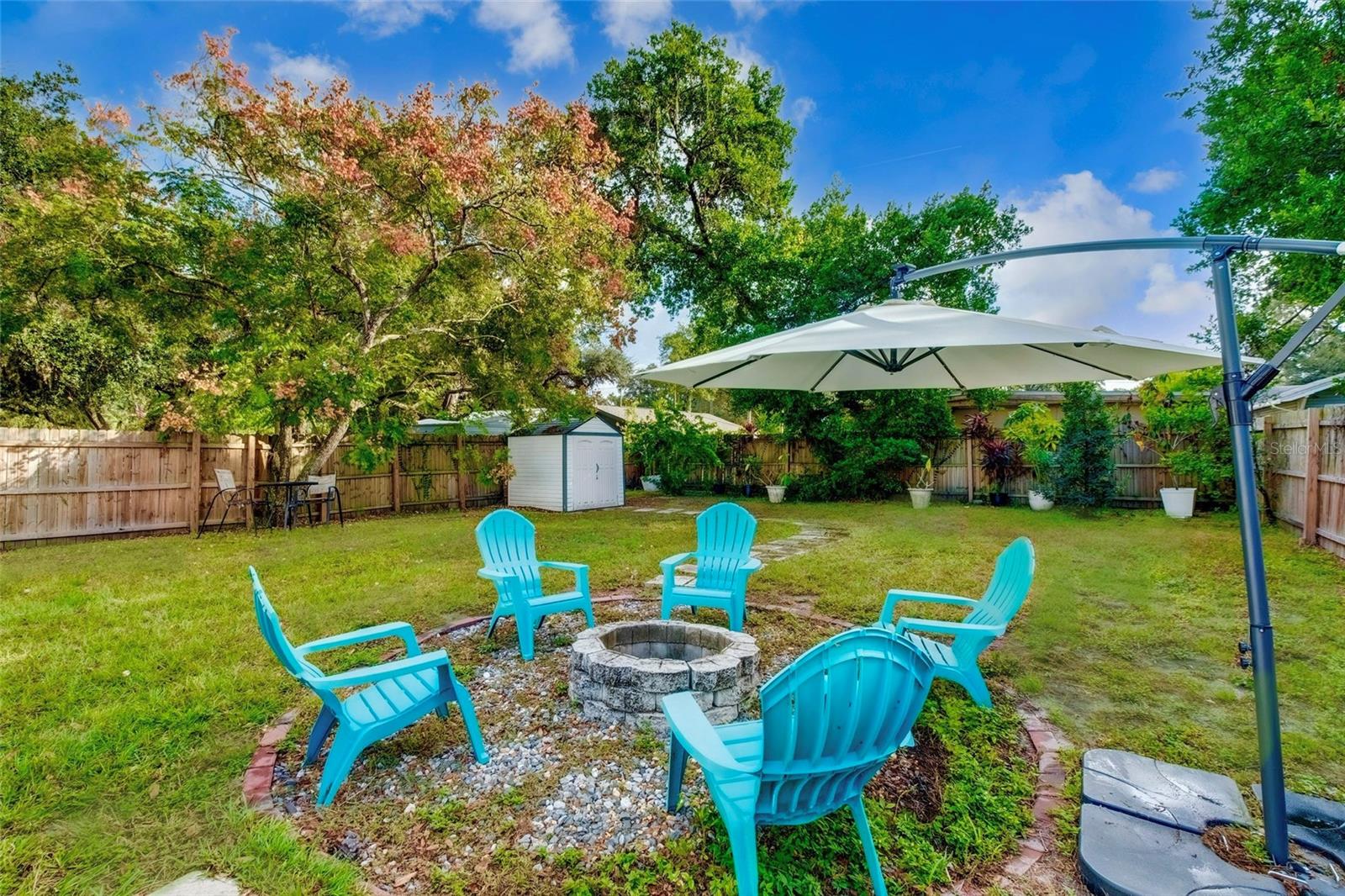 1221 E IDA ST