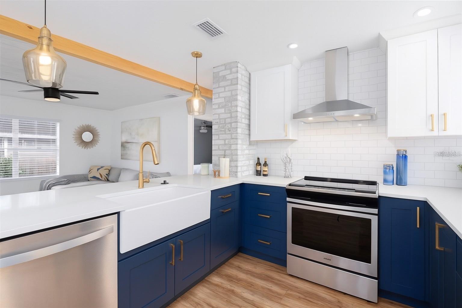 1221 E IDA ST