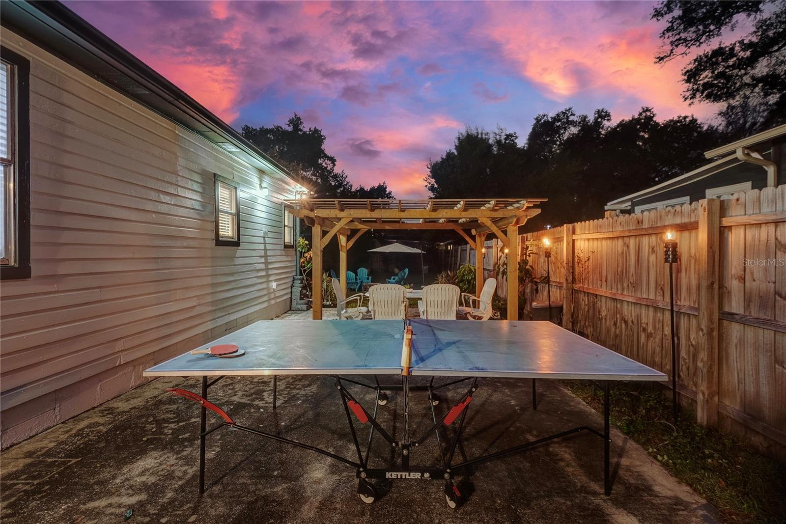 1221 E IDA ST
