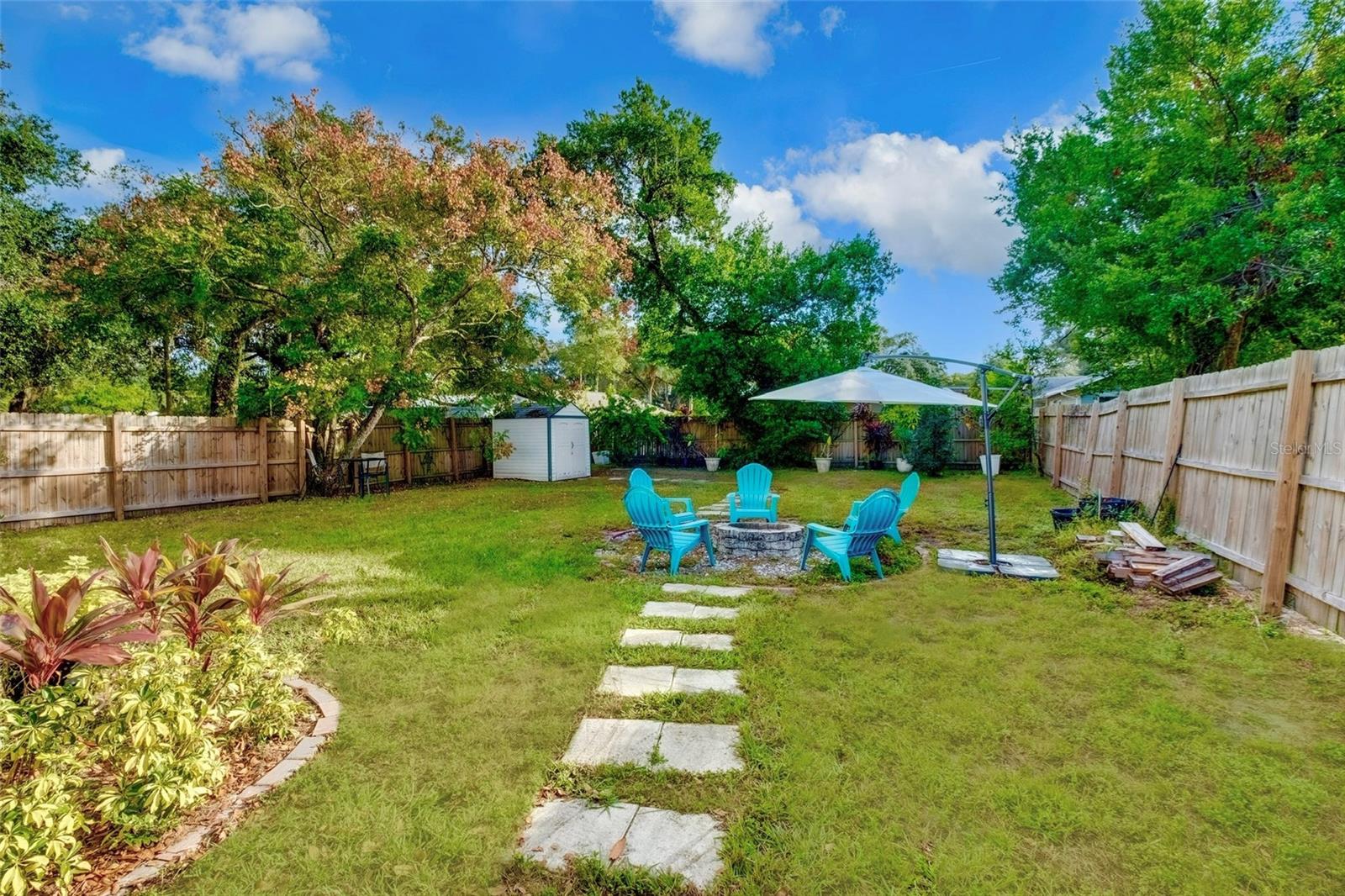 1221 E IDA ST