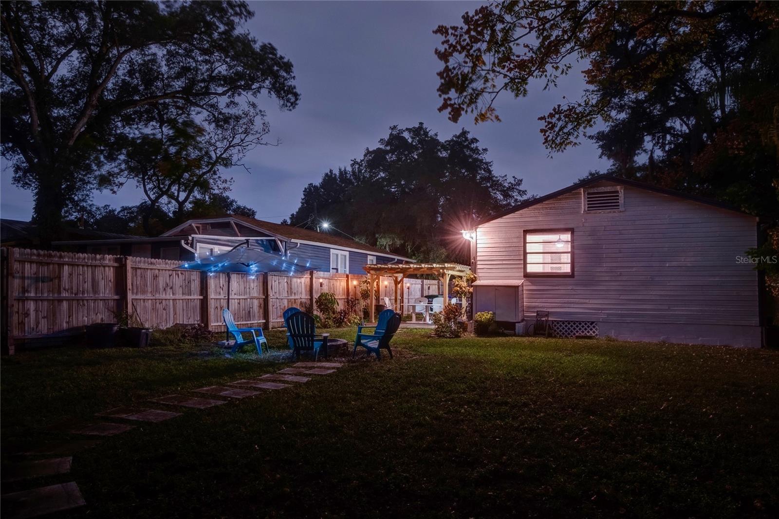 1221 E IDA ST