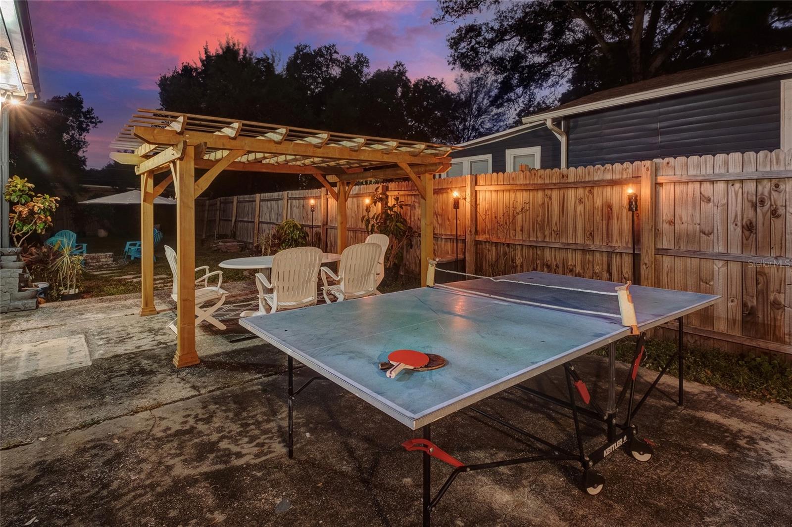 1221 E IDA ST