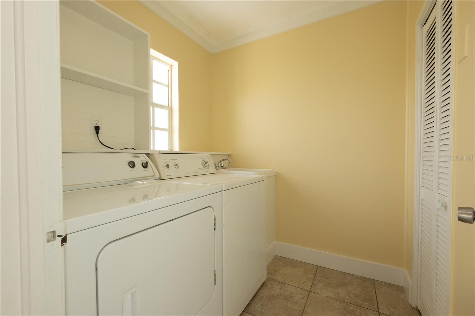 10235 N FLEETWOOD DR