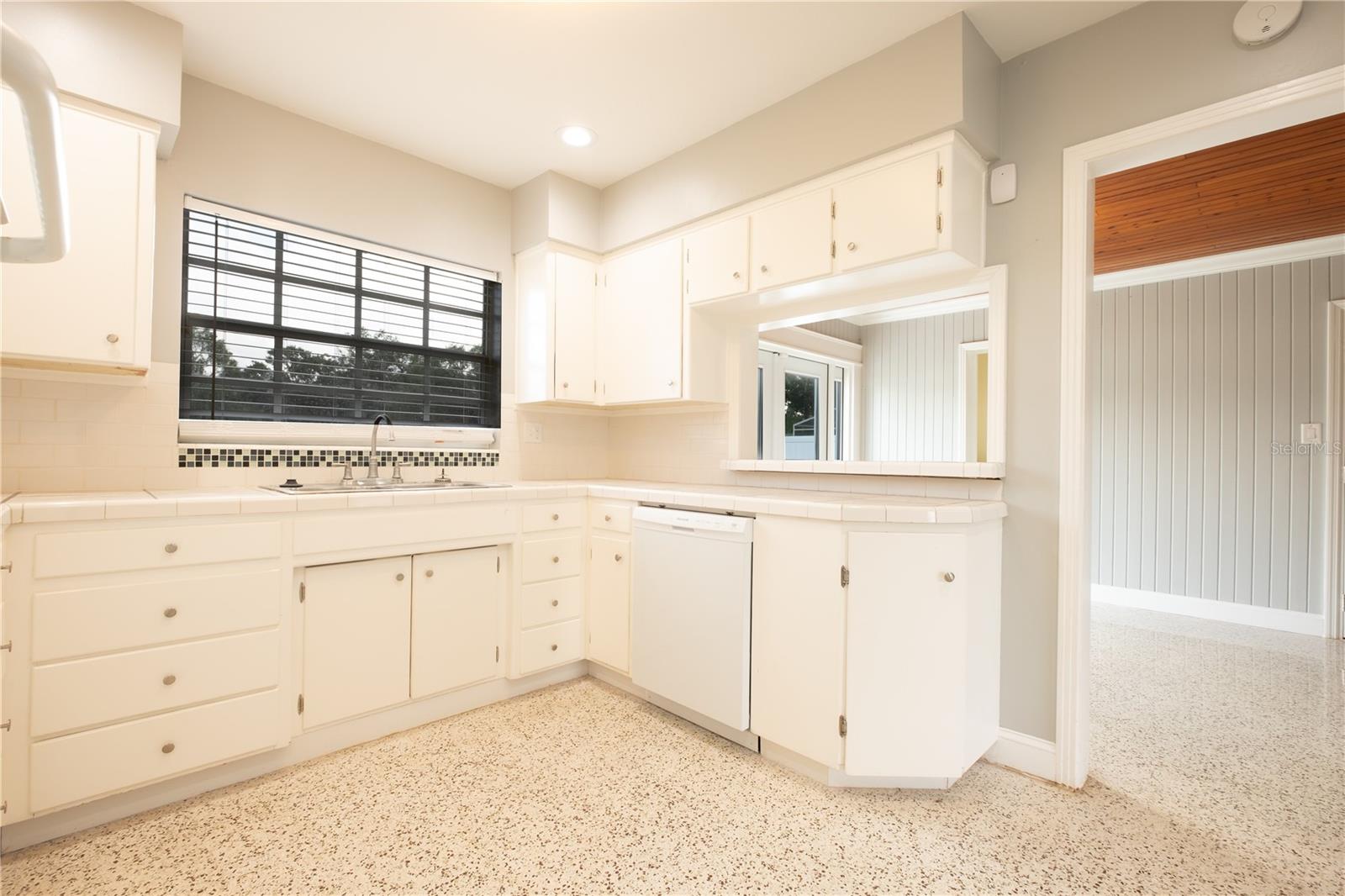 10235 N FLEETWOOD DR