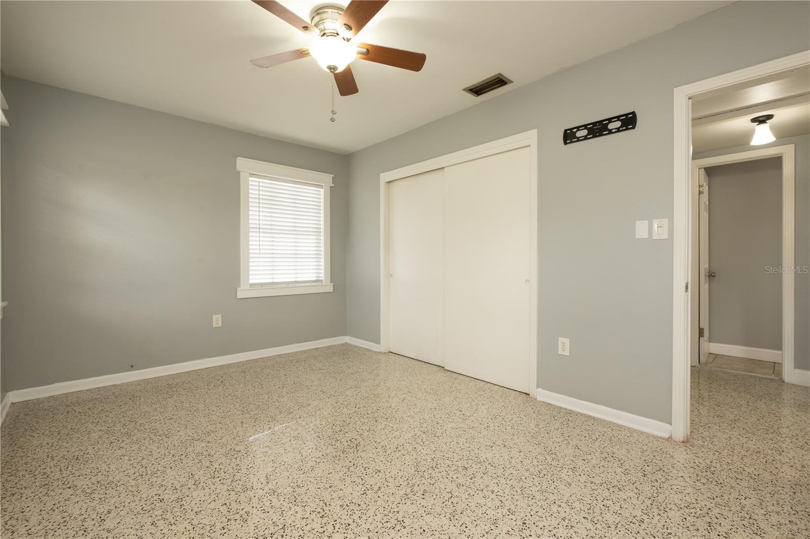 10235 N FLEETWOOD DR