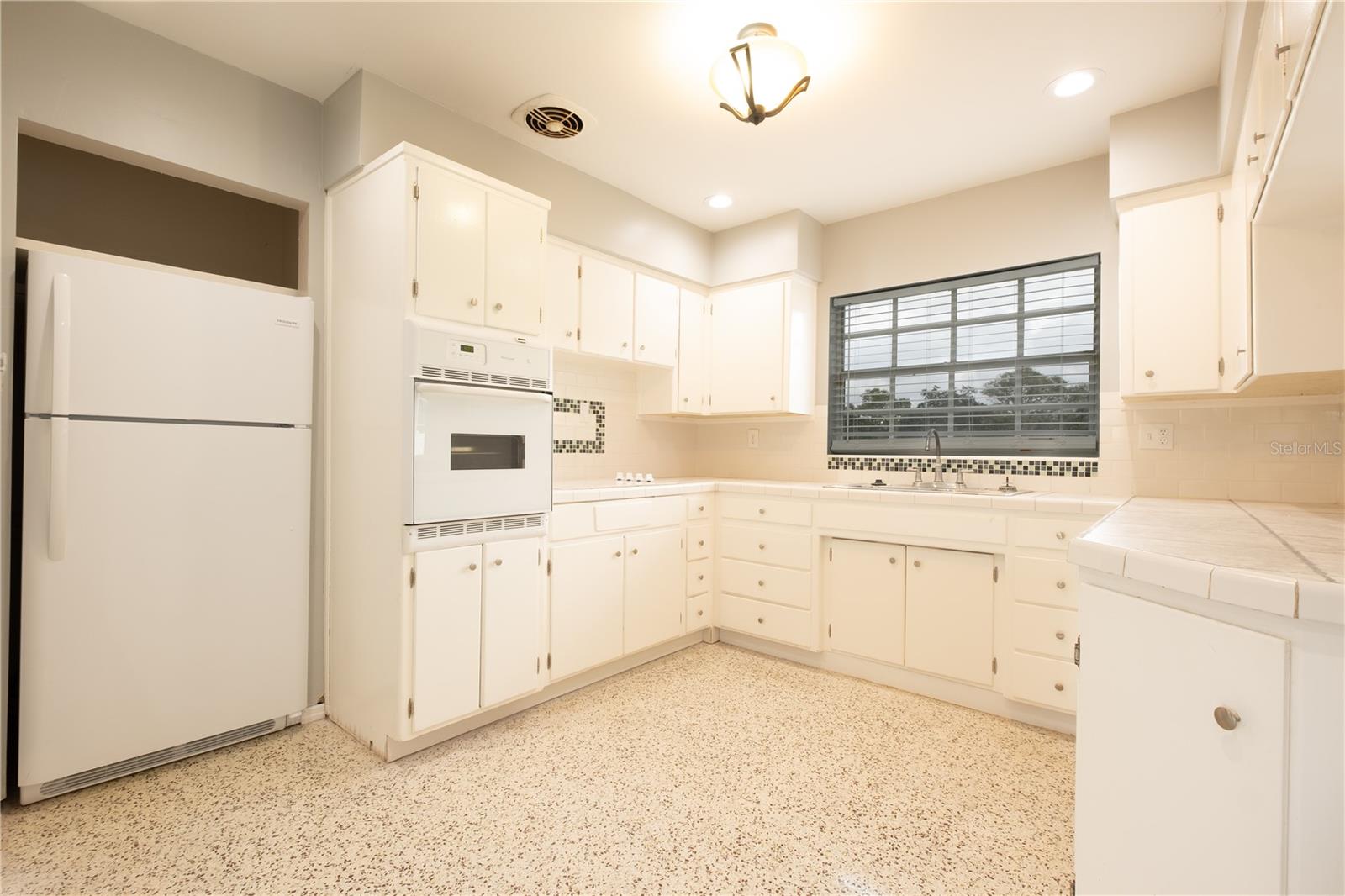 10235 N FLEETWOOD DR