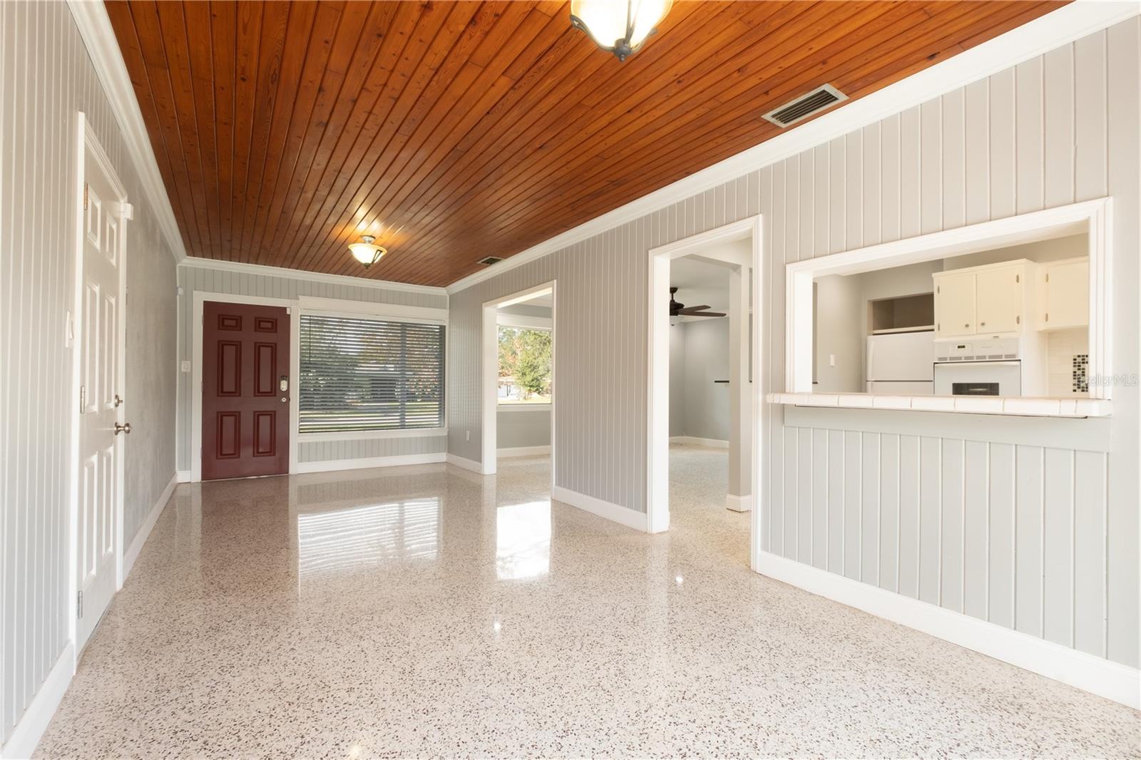 10235 N FLEETWOOD DR