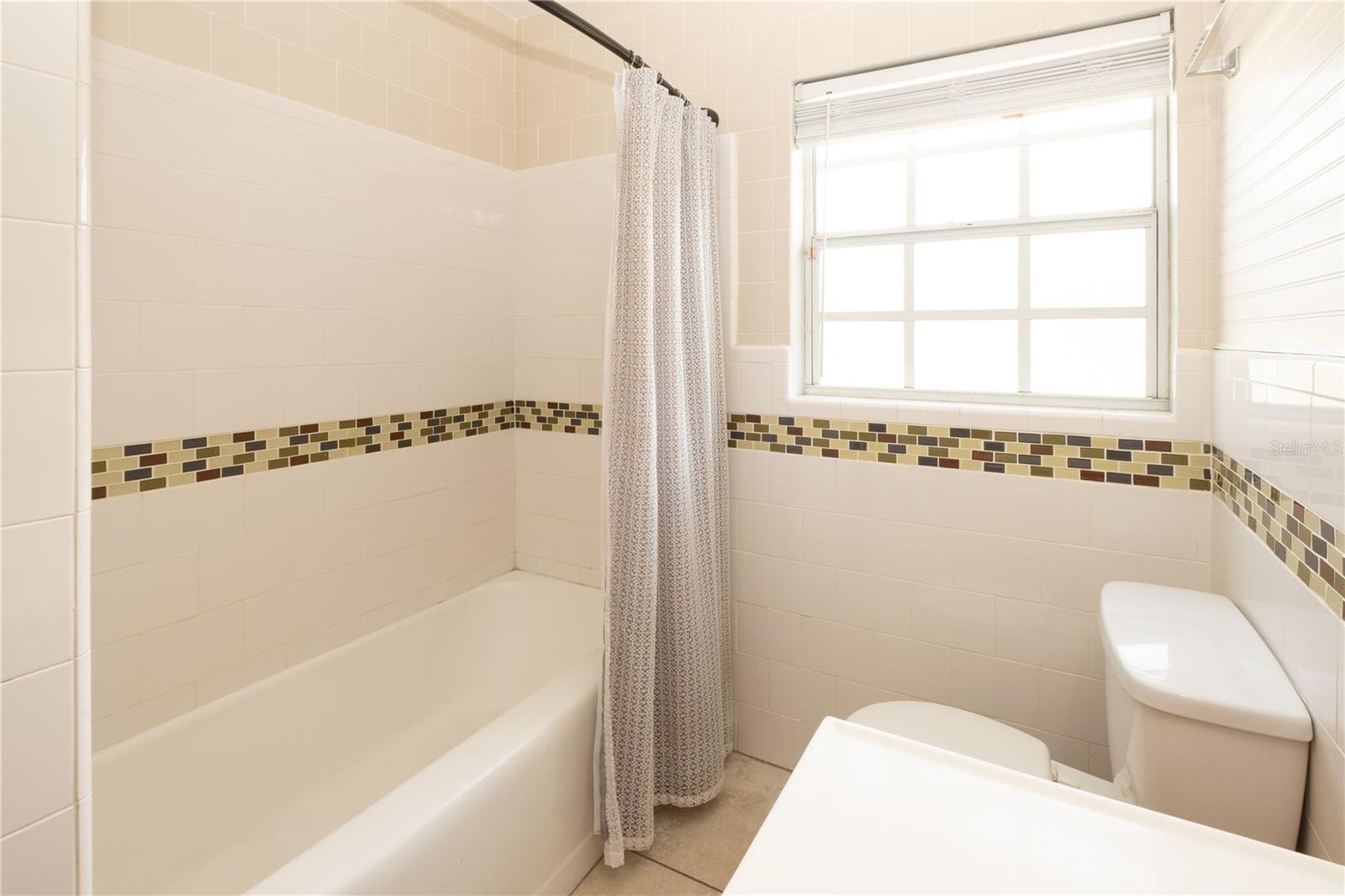 10235 N FLEETWOOD DR