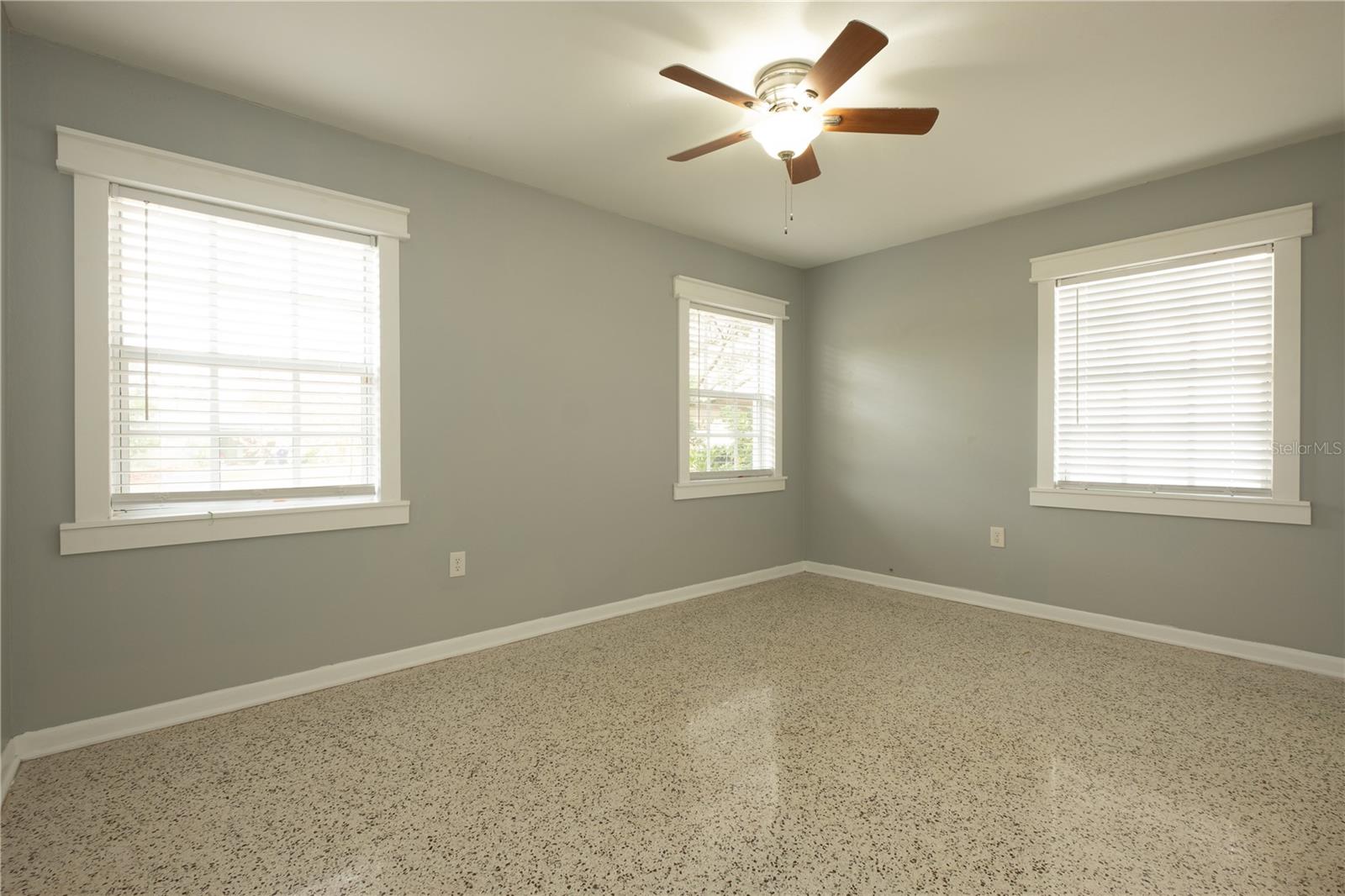 10235 N FLEETWOOD DR