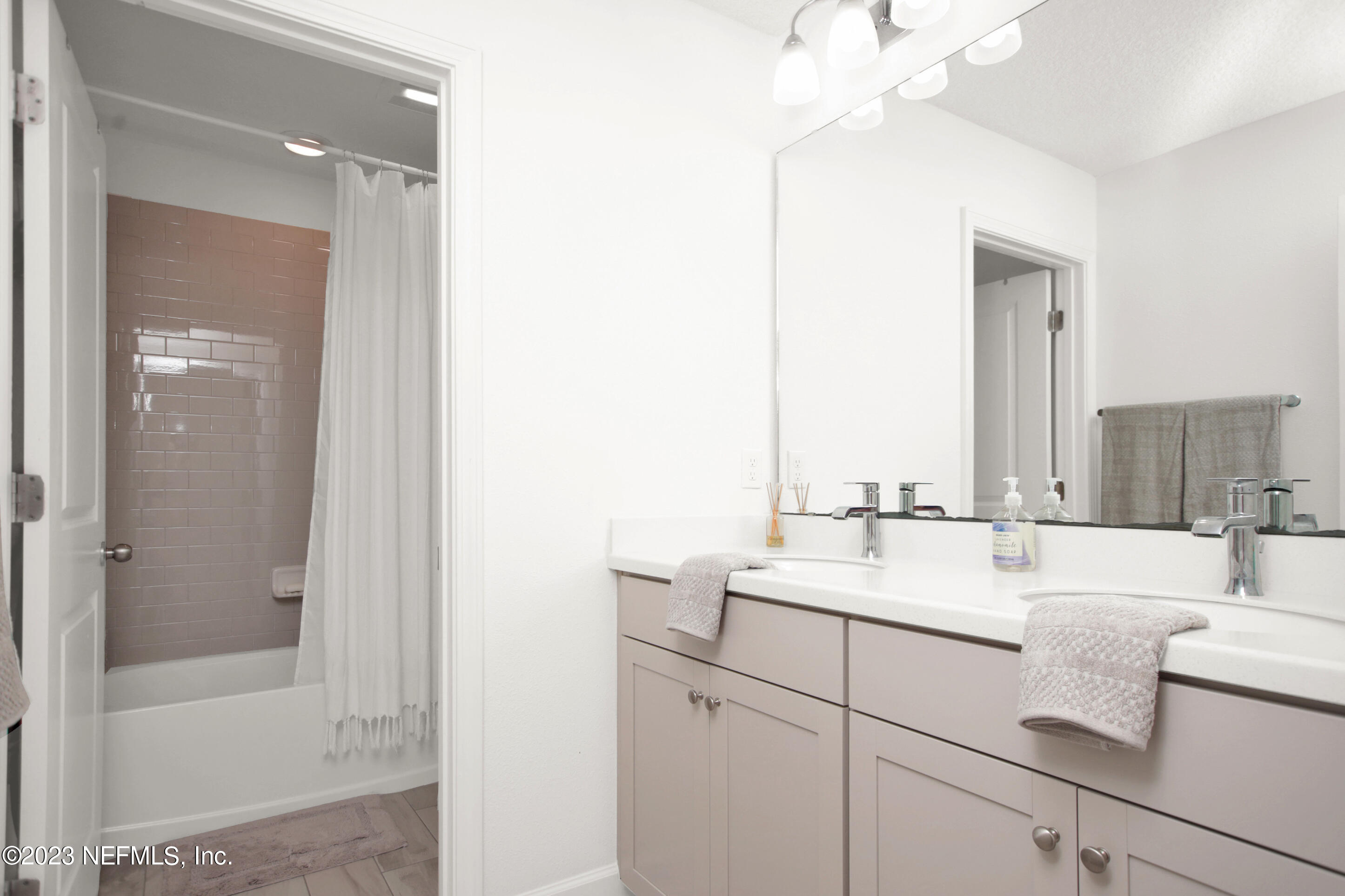 292 PIONEER VILLAGE Drive