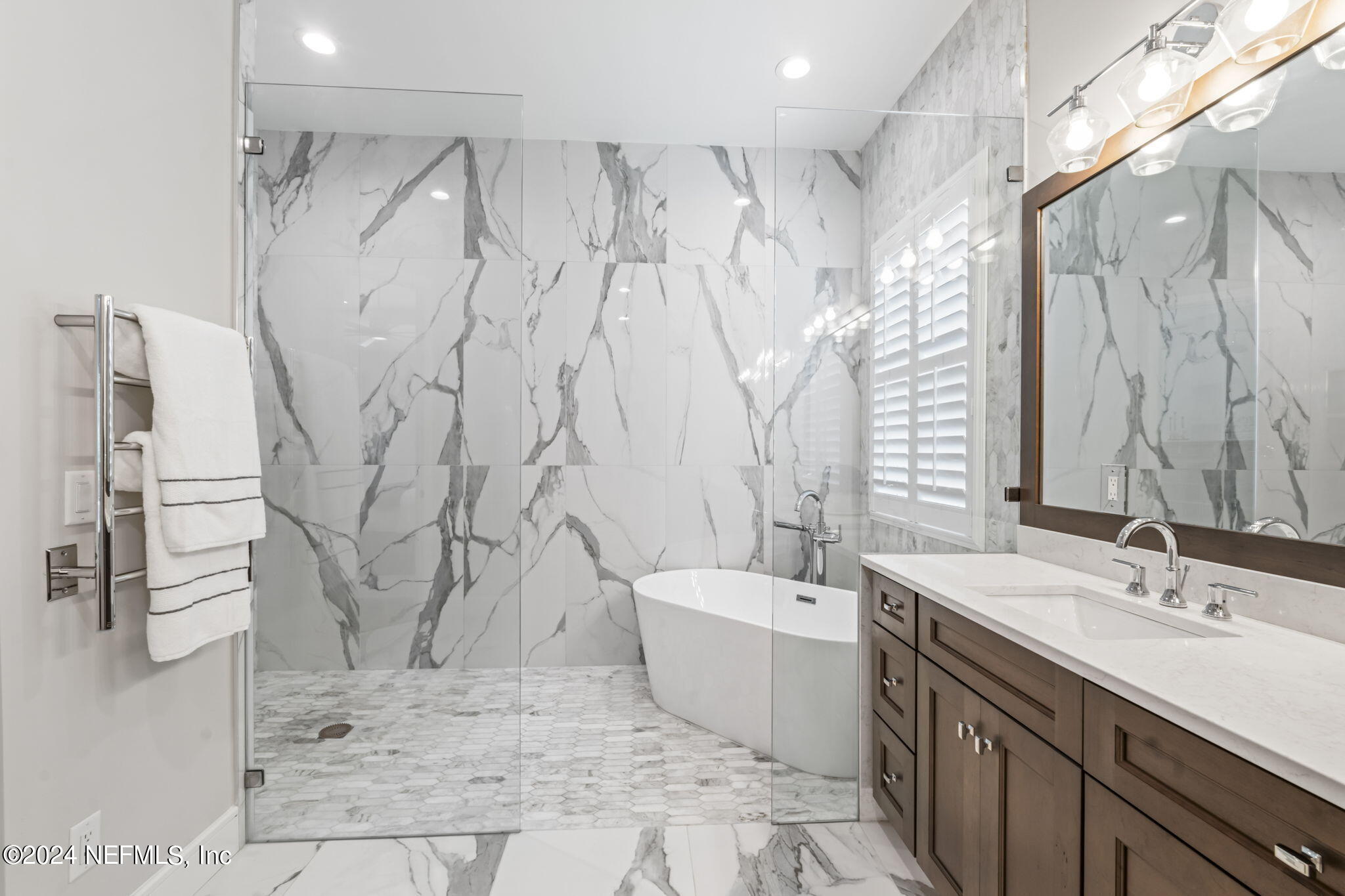 401 LACOSTA VILLA Court