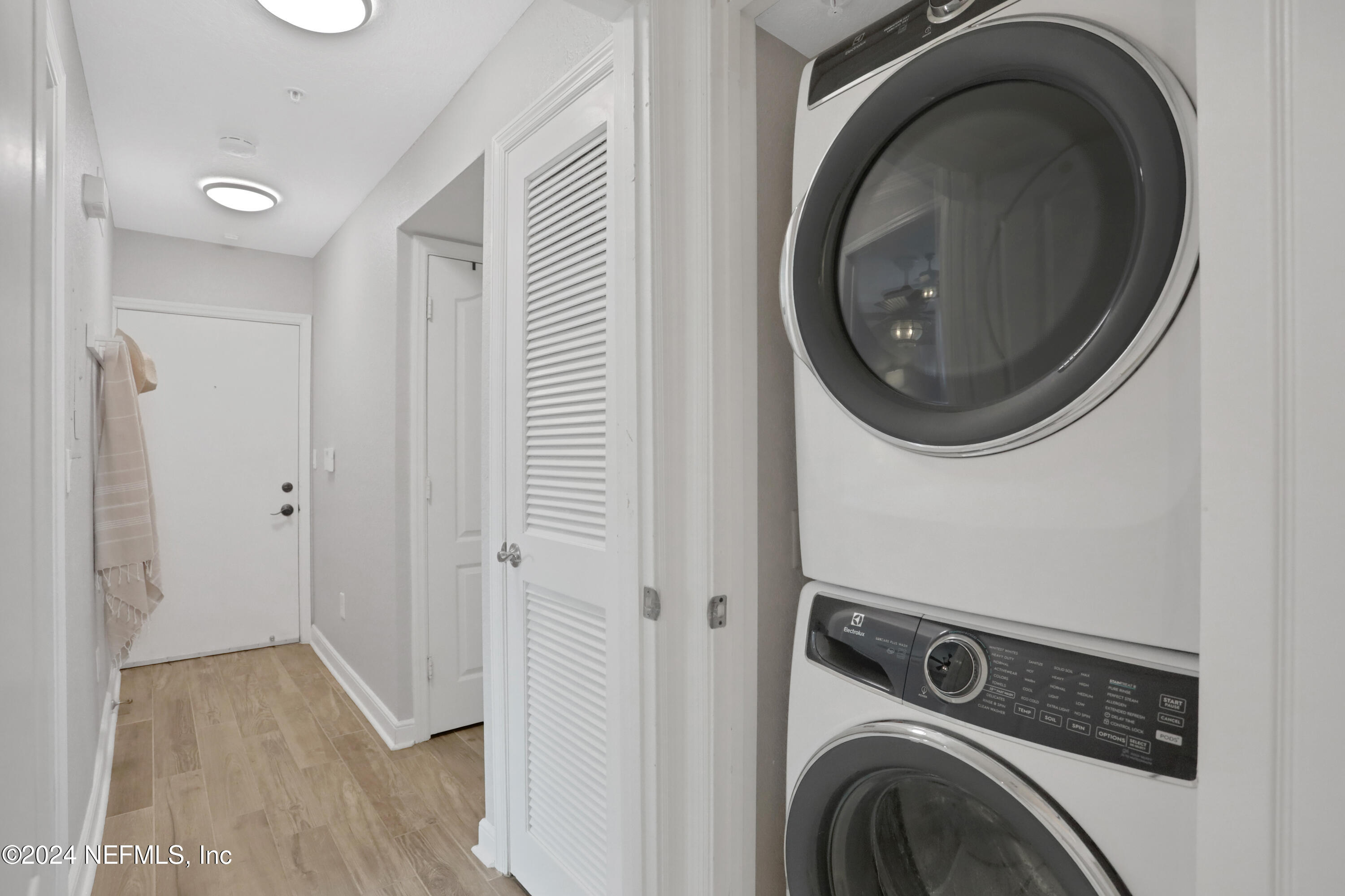 109 25TH Avenue S, O16