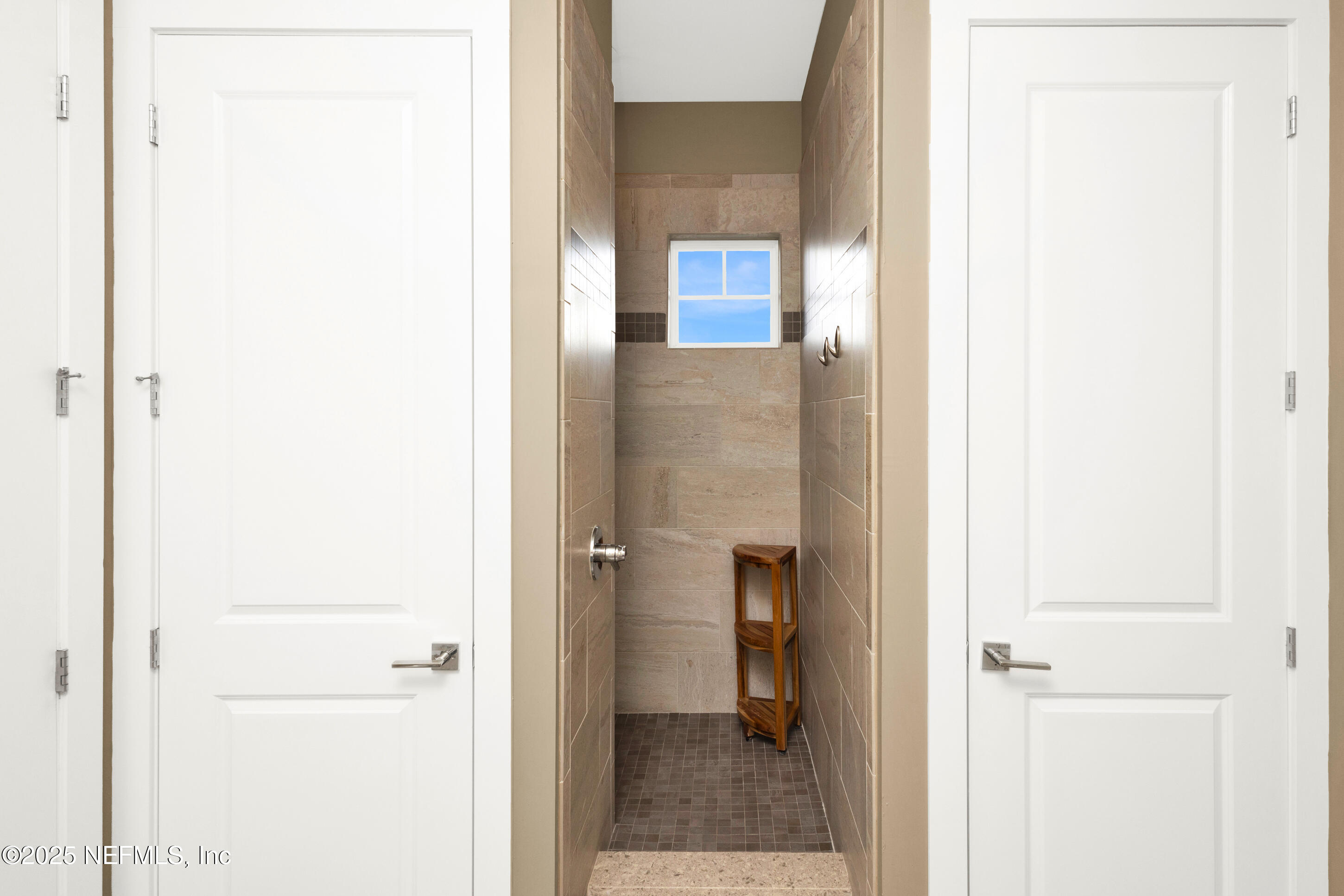 2560 BEACH Boulevard