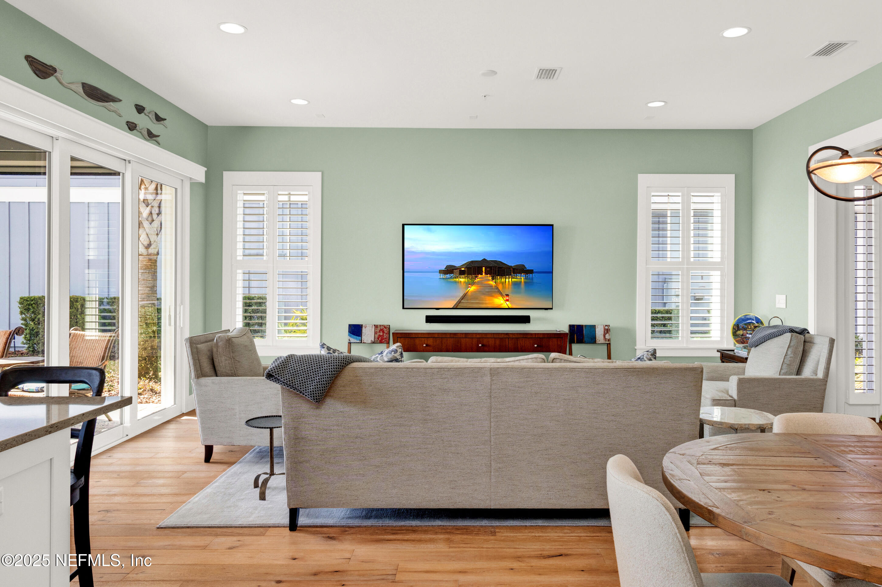 2560 BEACH Boulevard