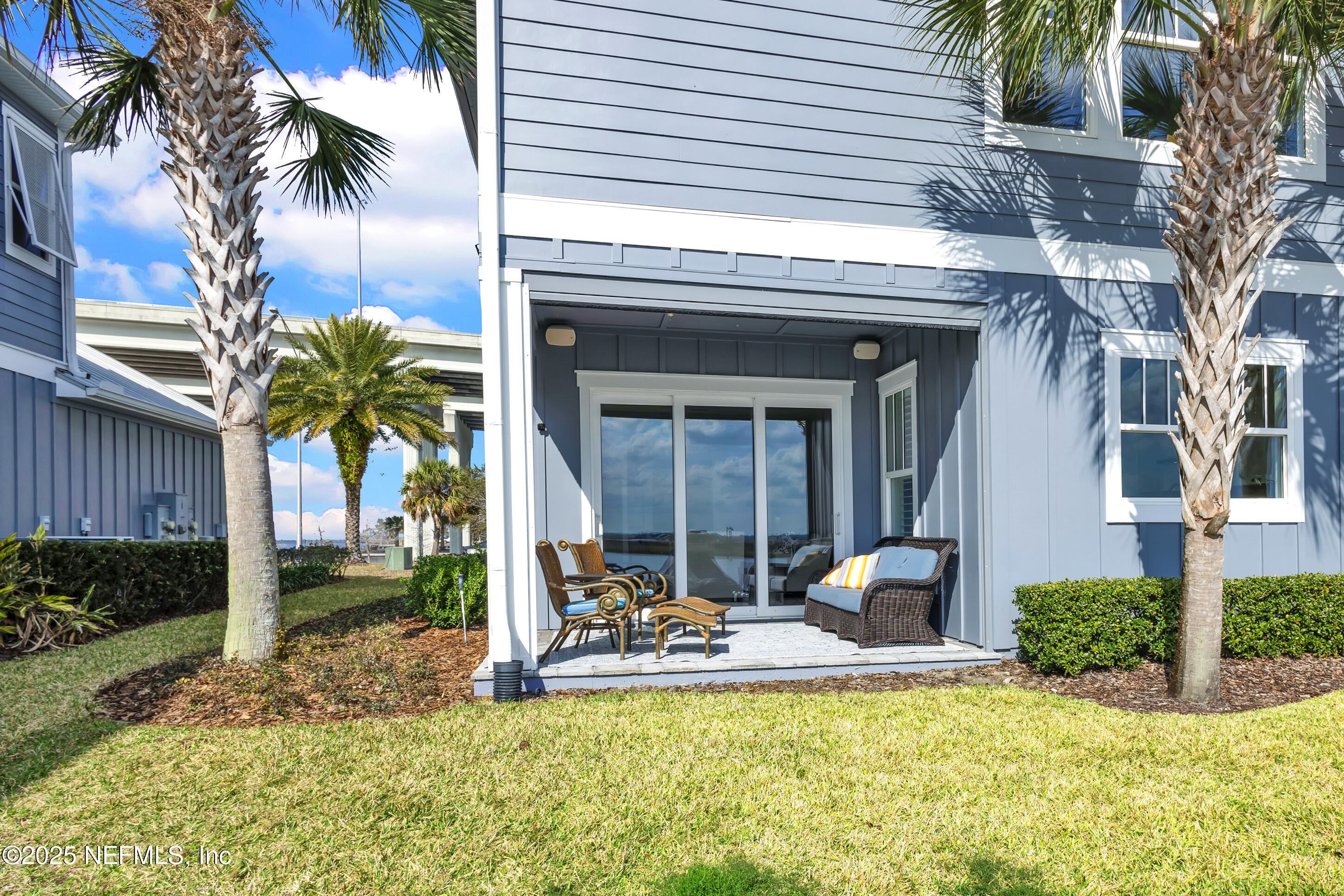 2560 BEACH Boulevard