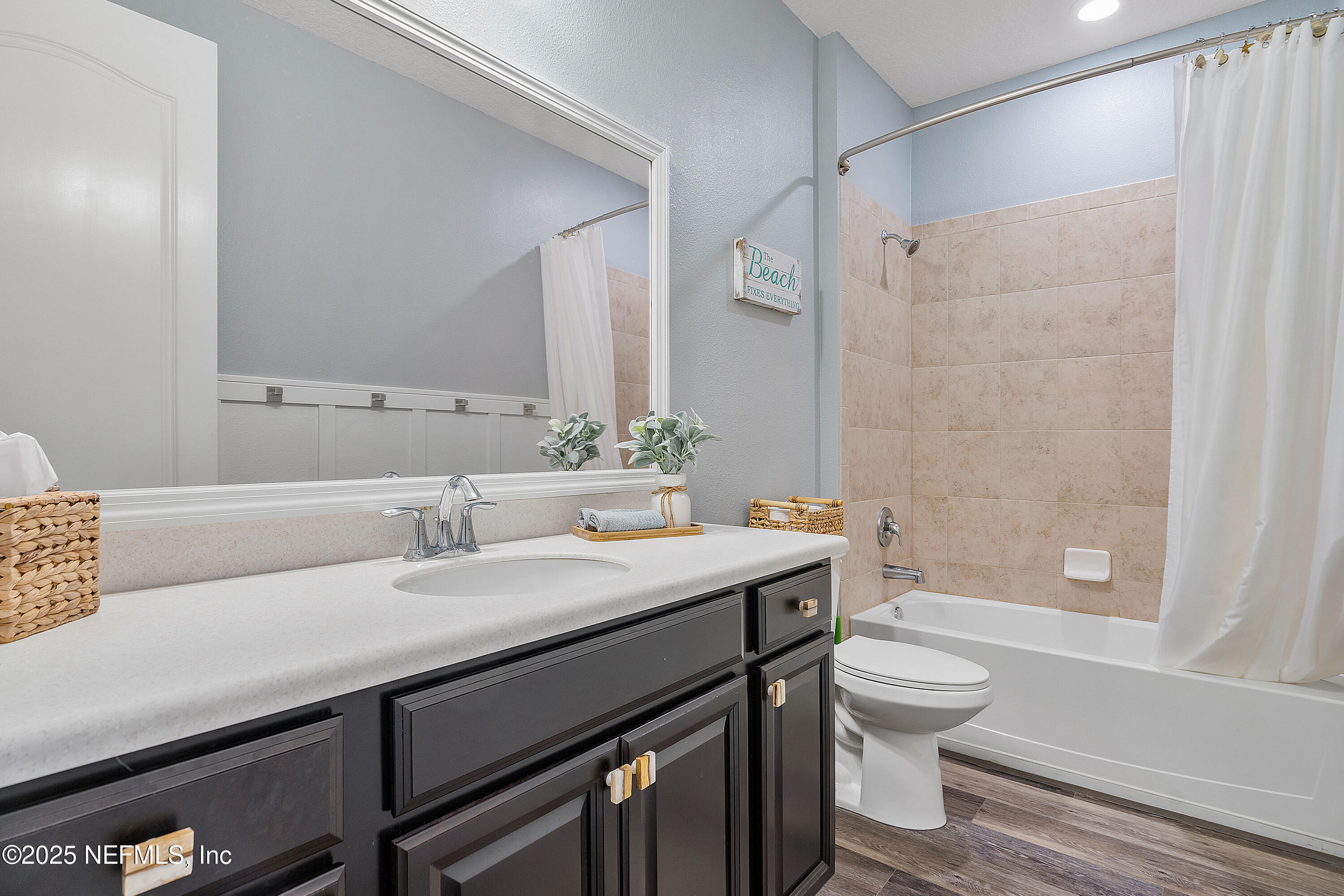 699 ASPEN LEAF Drive